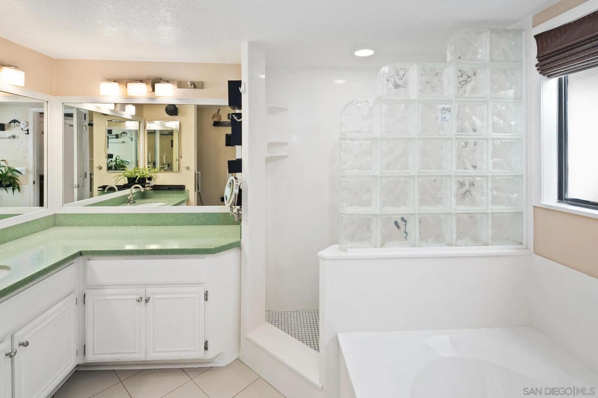 https://cdn.realtyfeed.com/cdn/127/250036535/ffb792fe782a543c52233976490a7086.webp