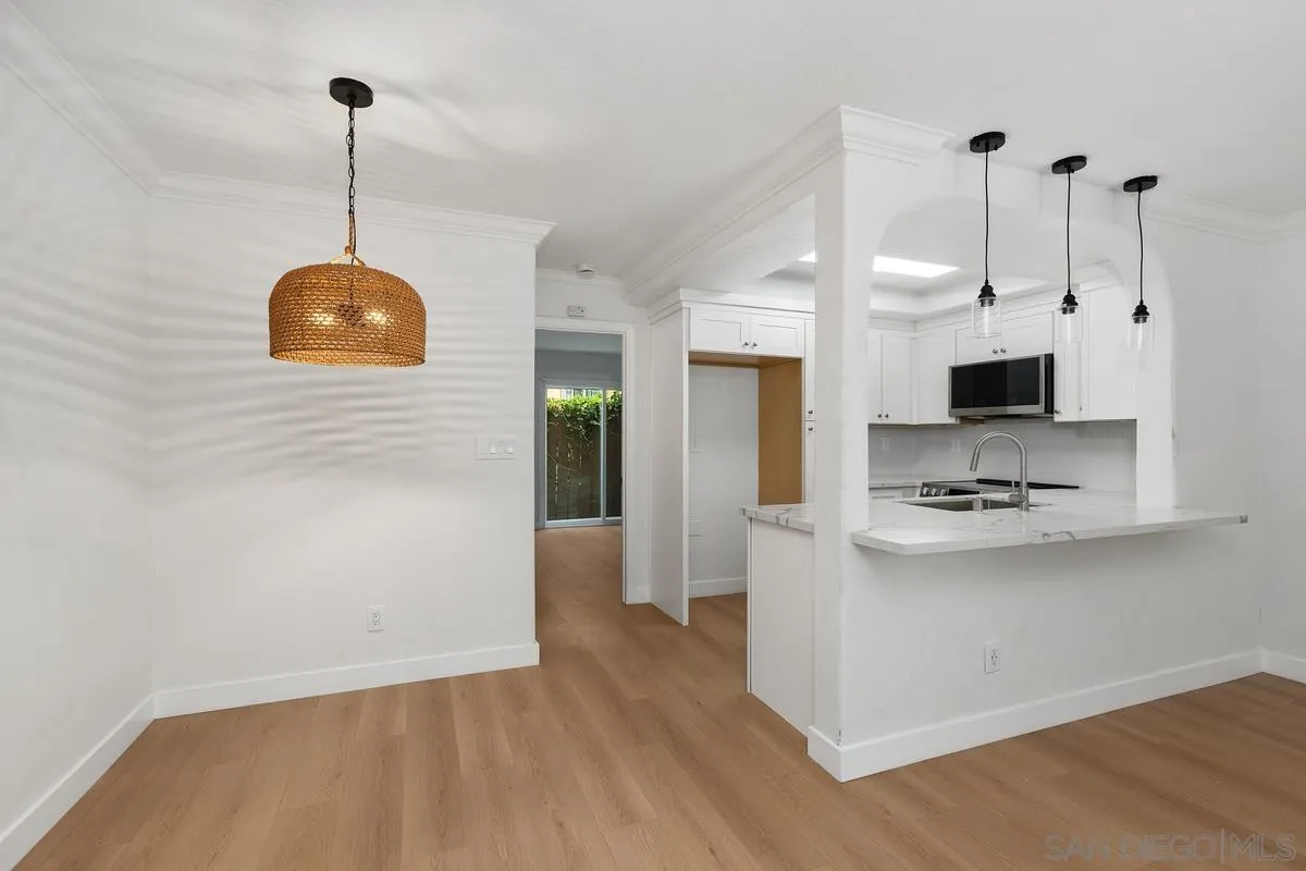 https://cdn.realtyfeed.com/cdn/127/250036536/bd7b8b9e38b1849a9711772f3d4c3e8c.webp