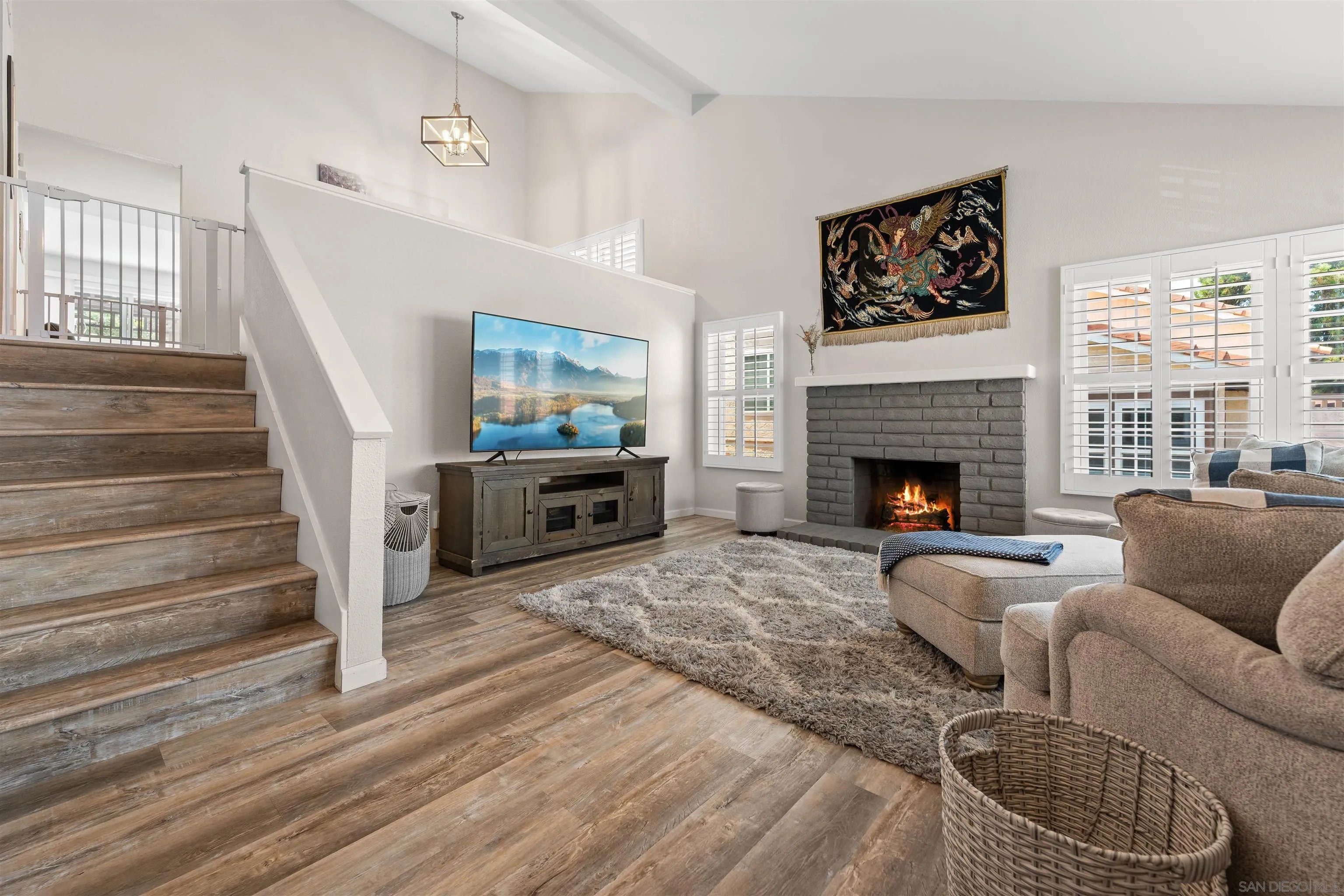 https://cdn.realtyfeed.com/cdn/127/250036538/12498182f413abb5e9419a55291105ed.webp