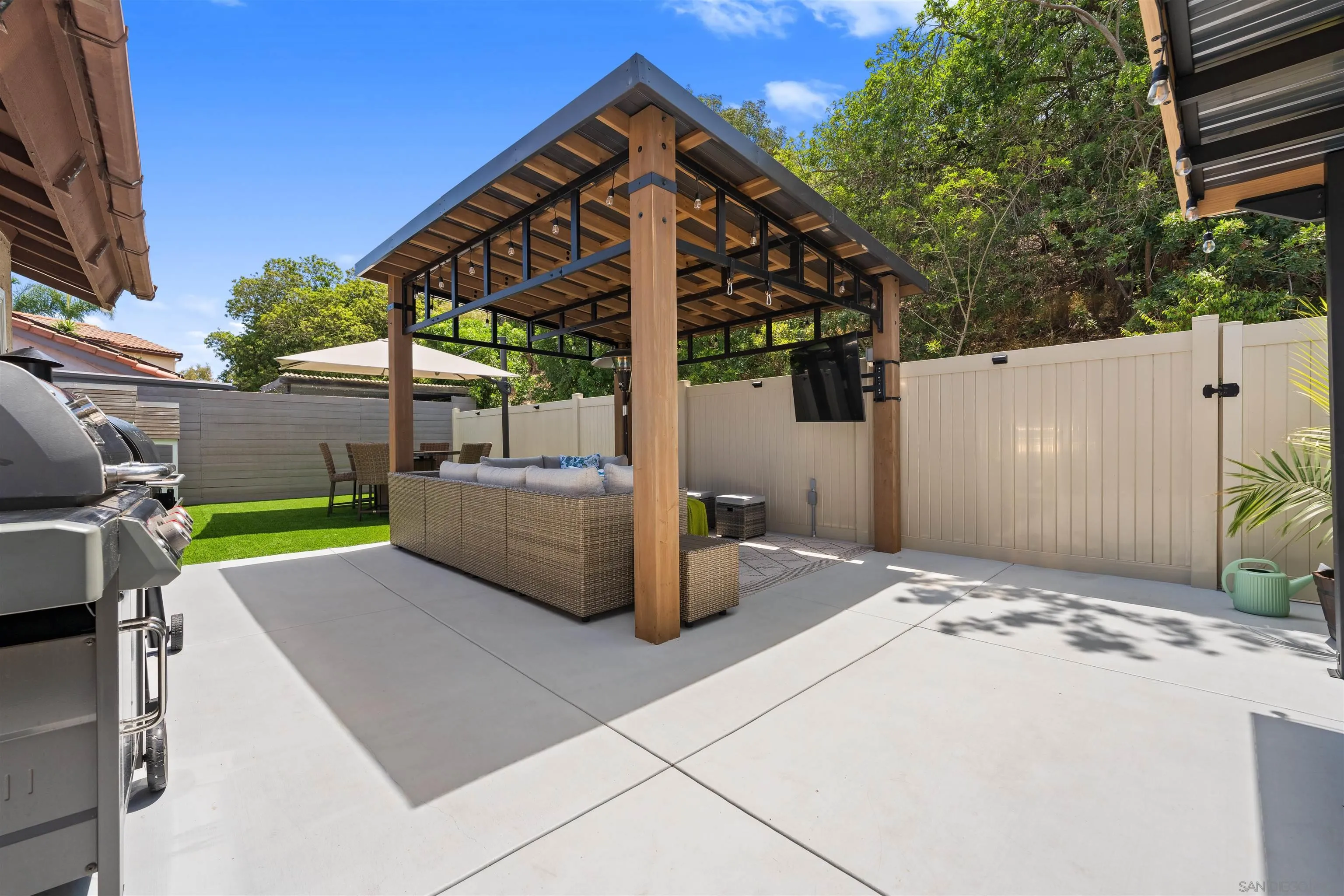 https://cdn.realtyfeed.com/cdn/127/250036538/41a8d7834a270ded35ac3b804b239289.webp