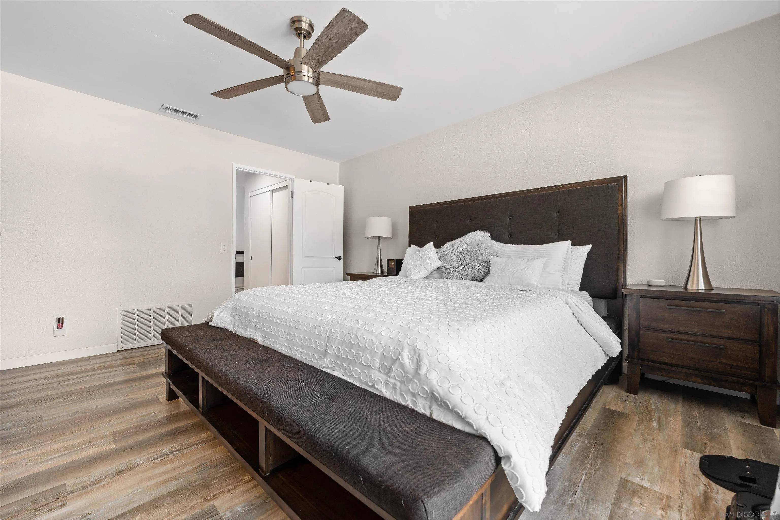 https://cdn.realtyfeed.com/cdn/127/250036538/cf1ab809c892eedf7024671e48373ba4.webp