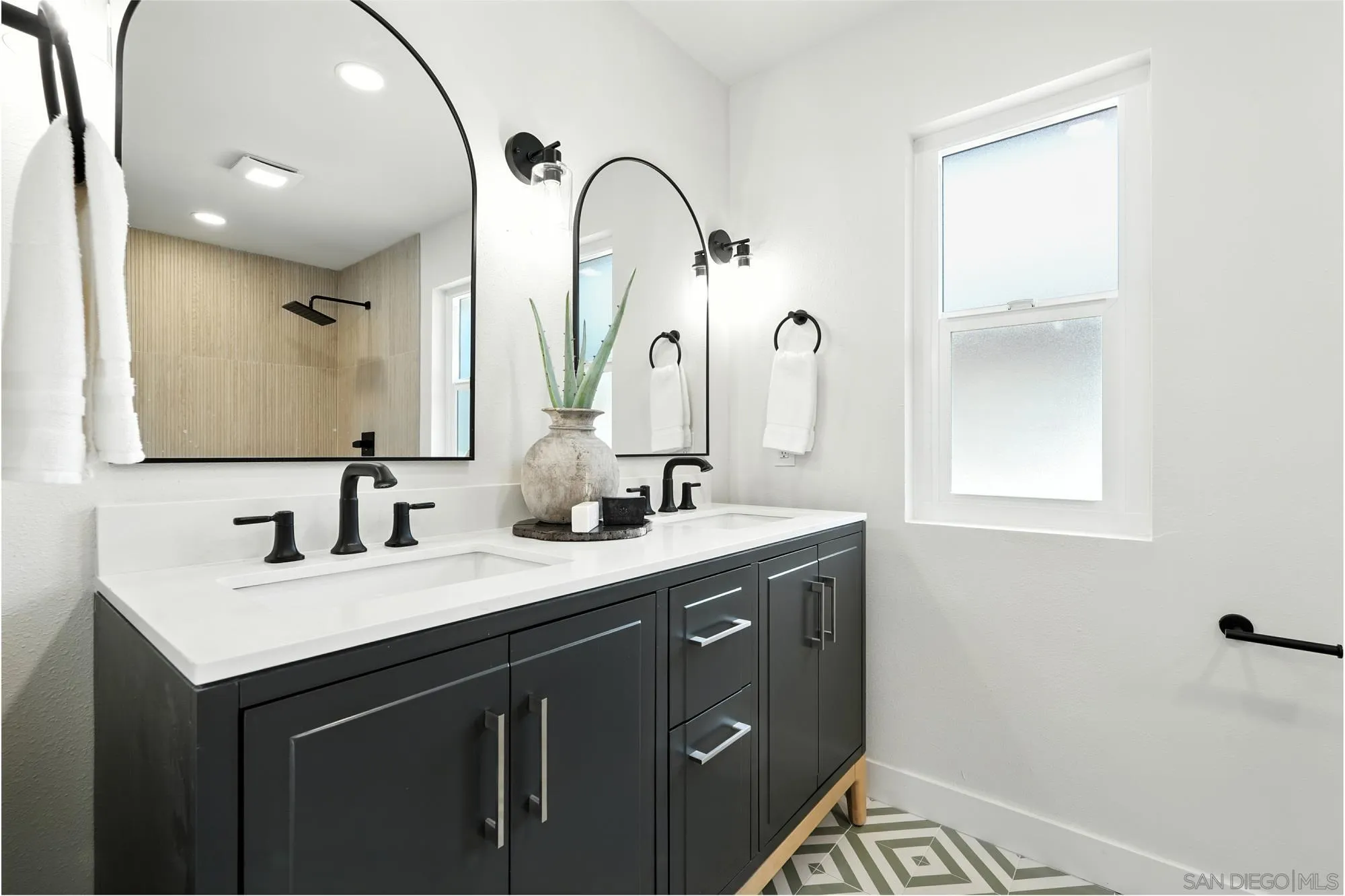 https://cdn.realtyfeed.com/cdn/127/250036545/36416452bc1008b40f89df4c6339eff8.webp