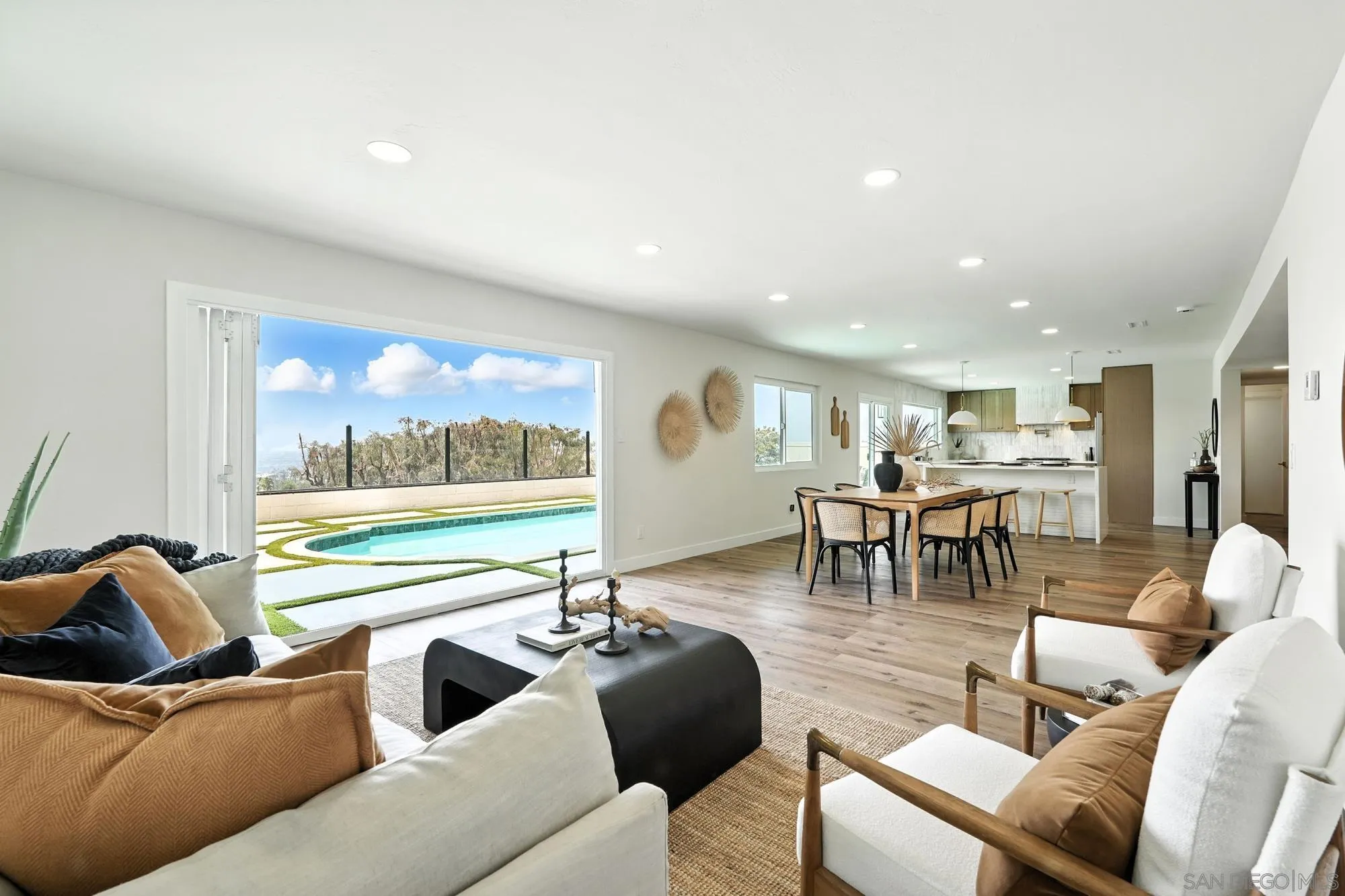 https://cdn.realtyfeed.com/cdn/127/250036545/67b7cf670554e91d327267238b876df9.webp