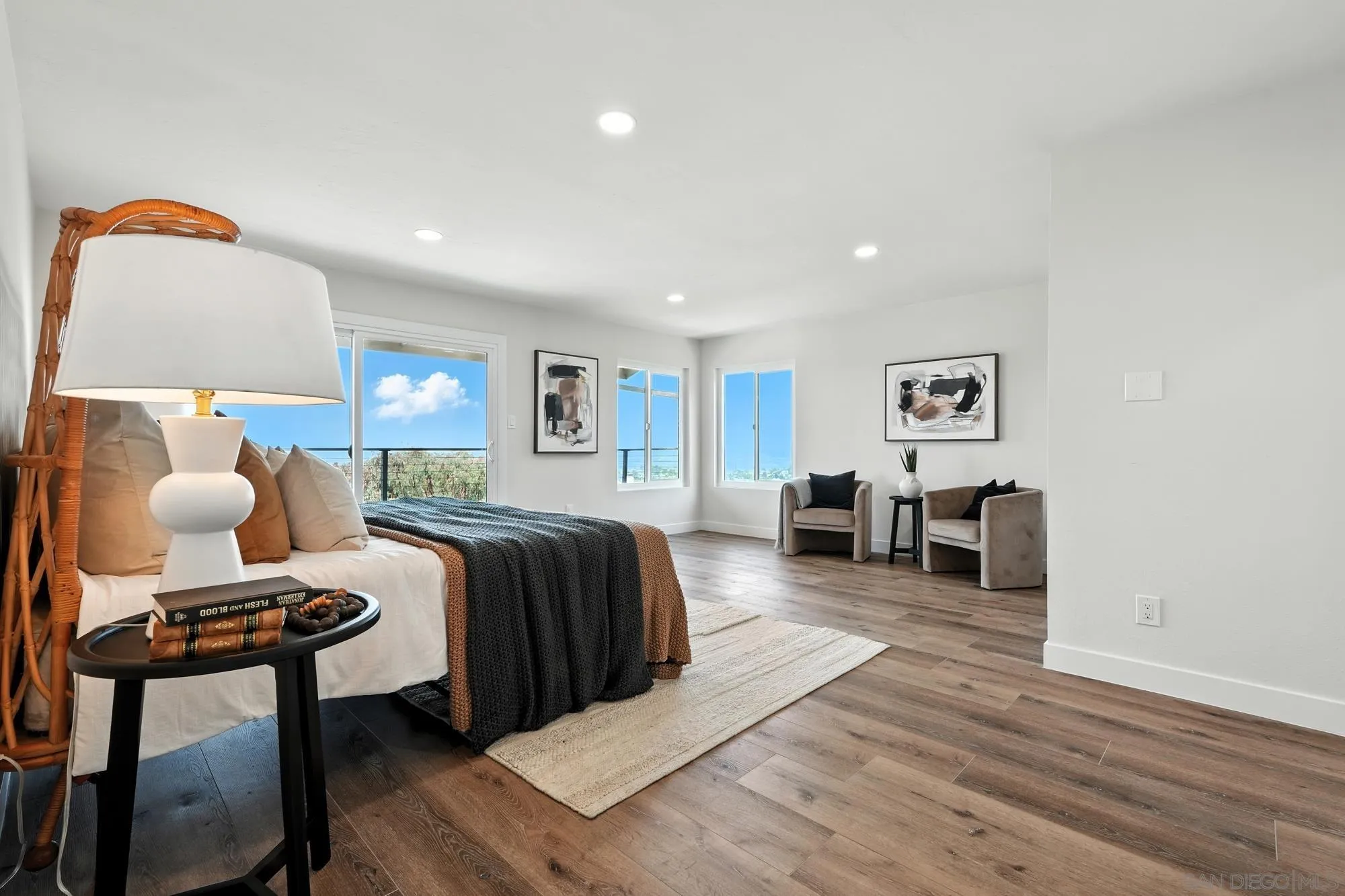 https://cdn.realtyfeed.com/cdn/127/250036545/77406bd8d3d36a7b730701676439306f.webp