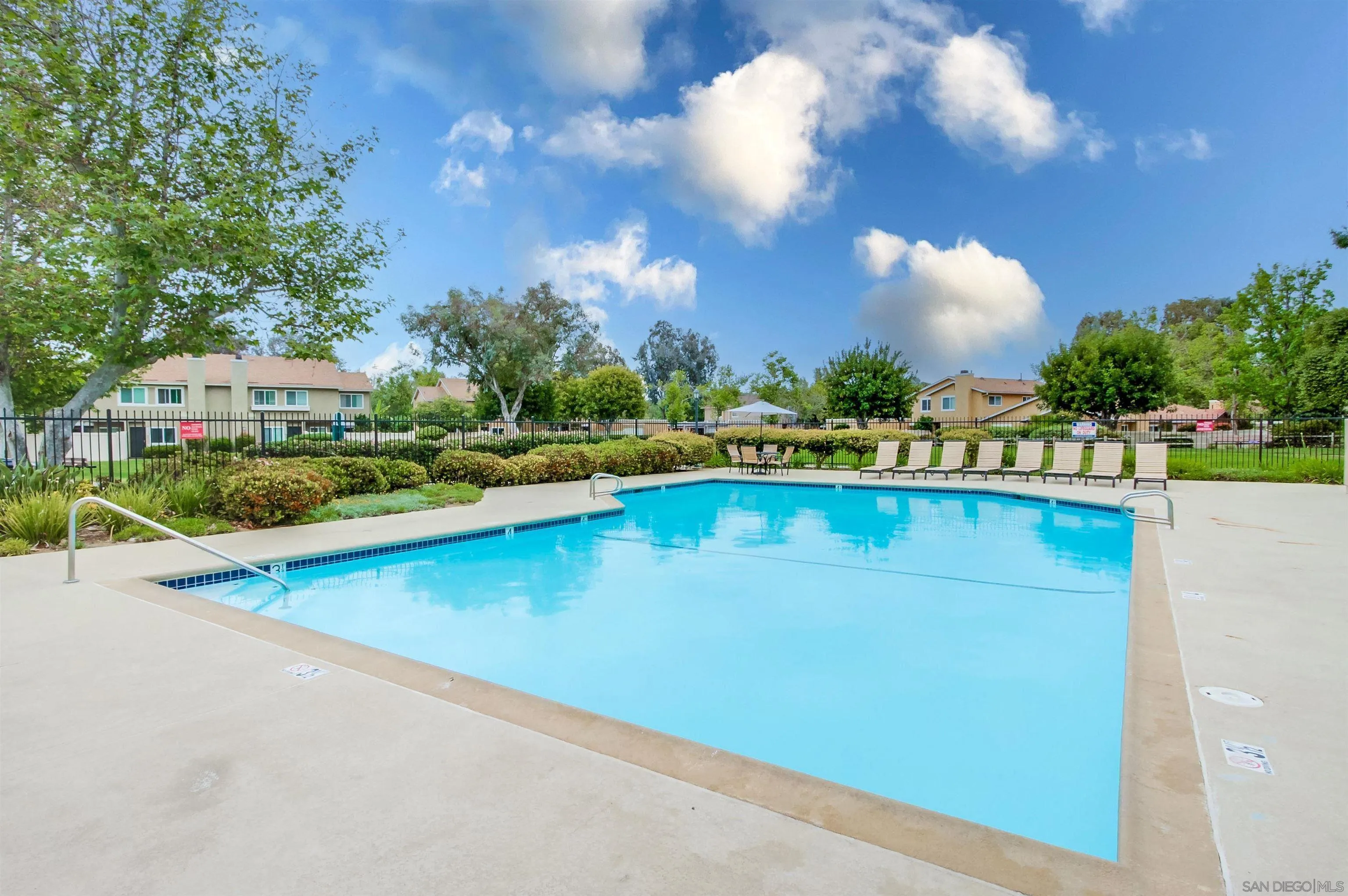 https://cdn.realtyfeed.com/cdn/127/250036547/0365ab324a8a8e68ba098045f276a4cd.webp
