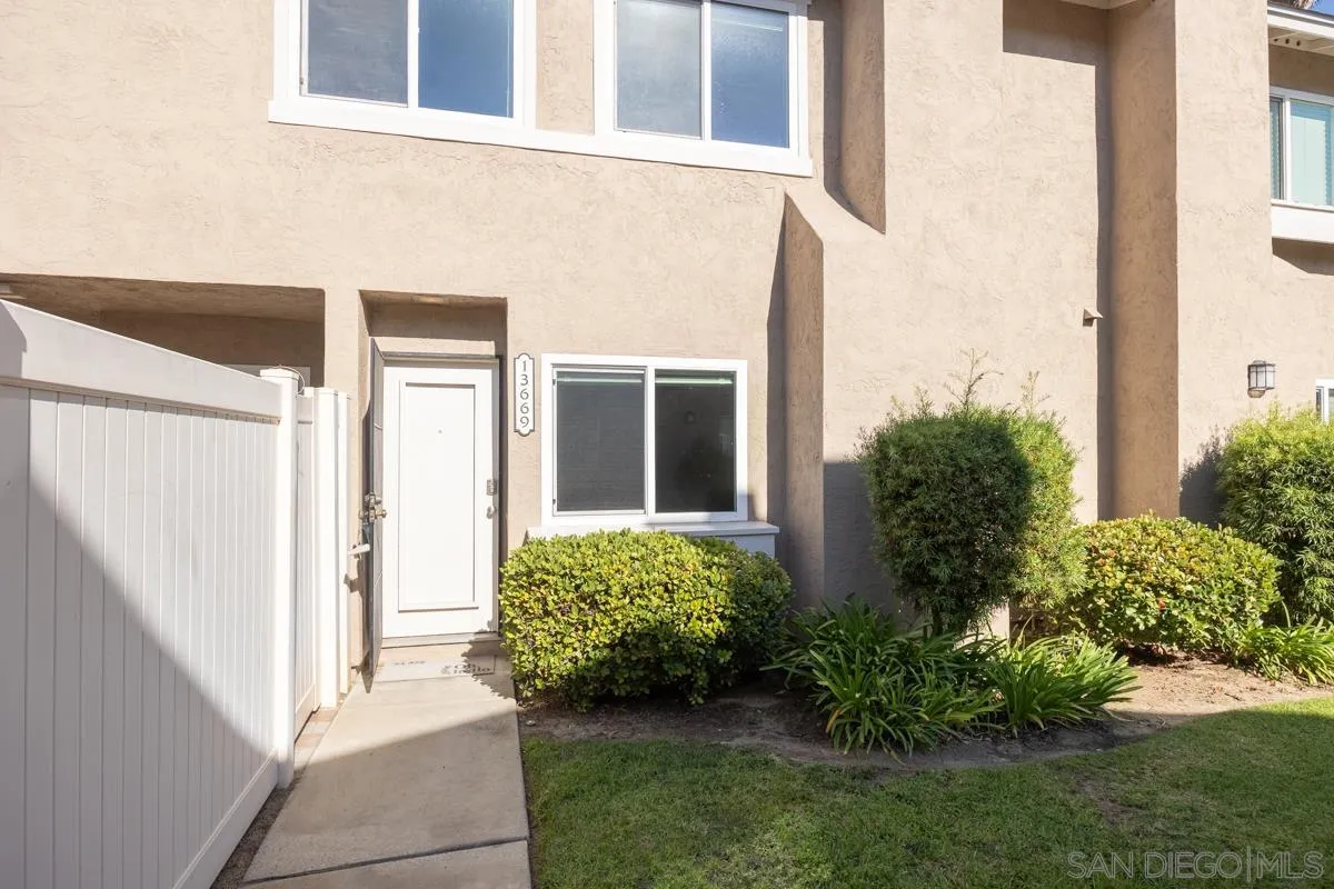 https://cdn.realtyfeed.com/cdn/127/250036547/7d08a957bd2755e8a7eb3ad06cb187ea.webp