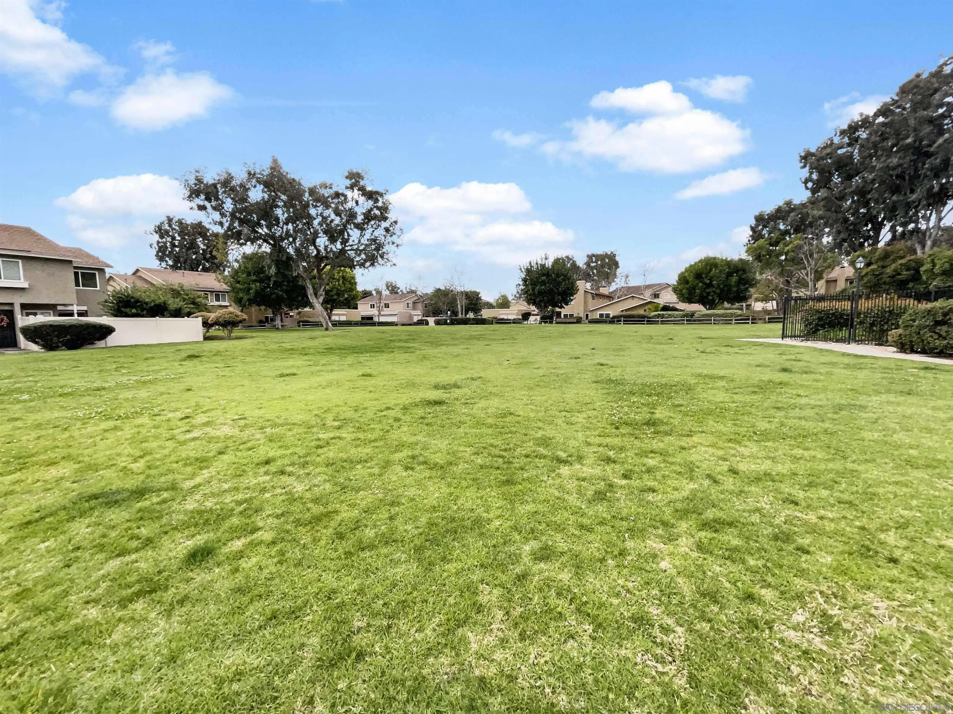 https://cdn.realtyfeed.com/cdn/127/250036547/882887551590bf64d86224ee185e8cf2.webp