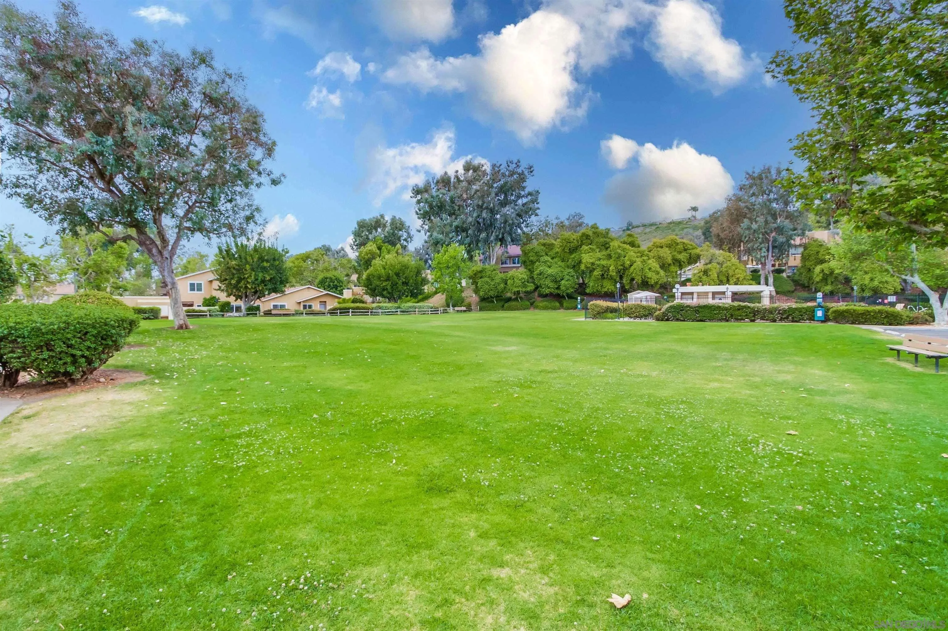 https://cdn.realtyfeed.com/cdn/127/250036547/a8e1b88bb697660fe4cd7f0f4544b9bf.webp