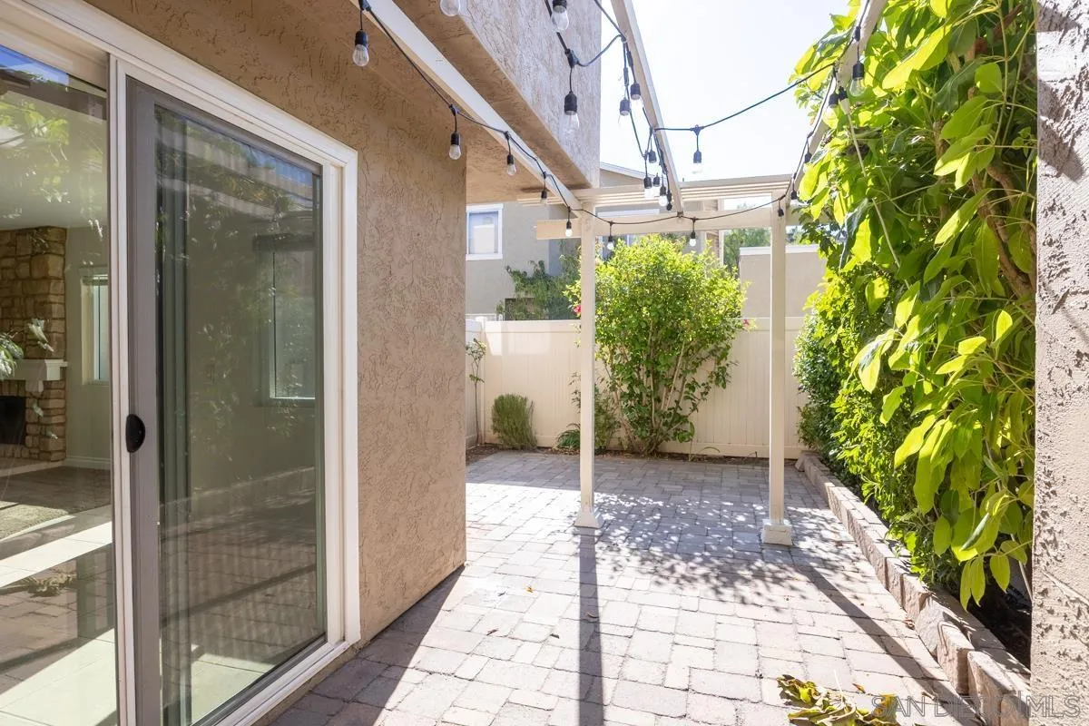 https://cdn.realtyfeed.com/cdn/127/250036547/baebedd22eb2d53cbb4558fb55a8d2bd.webp