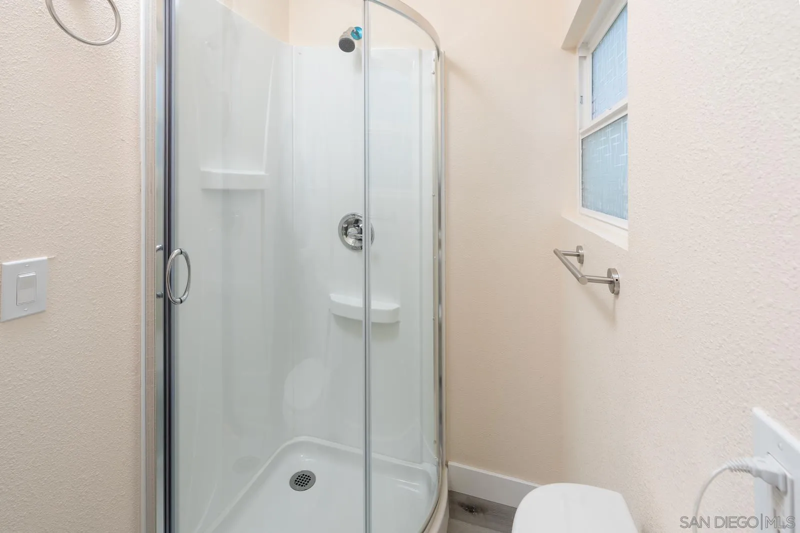 https://cdn.realtyfeed.com/cdn/127/250036549/052c41e7977ada1fe961bf1e3d6beb7d.webp
