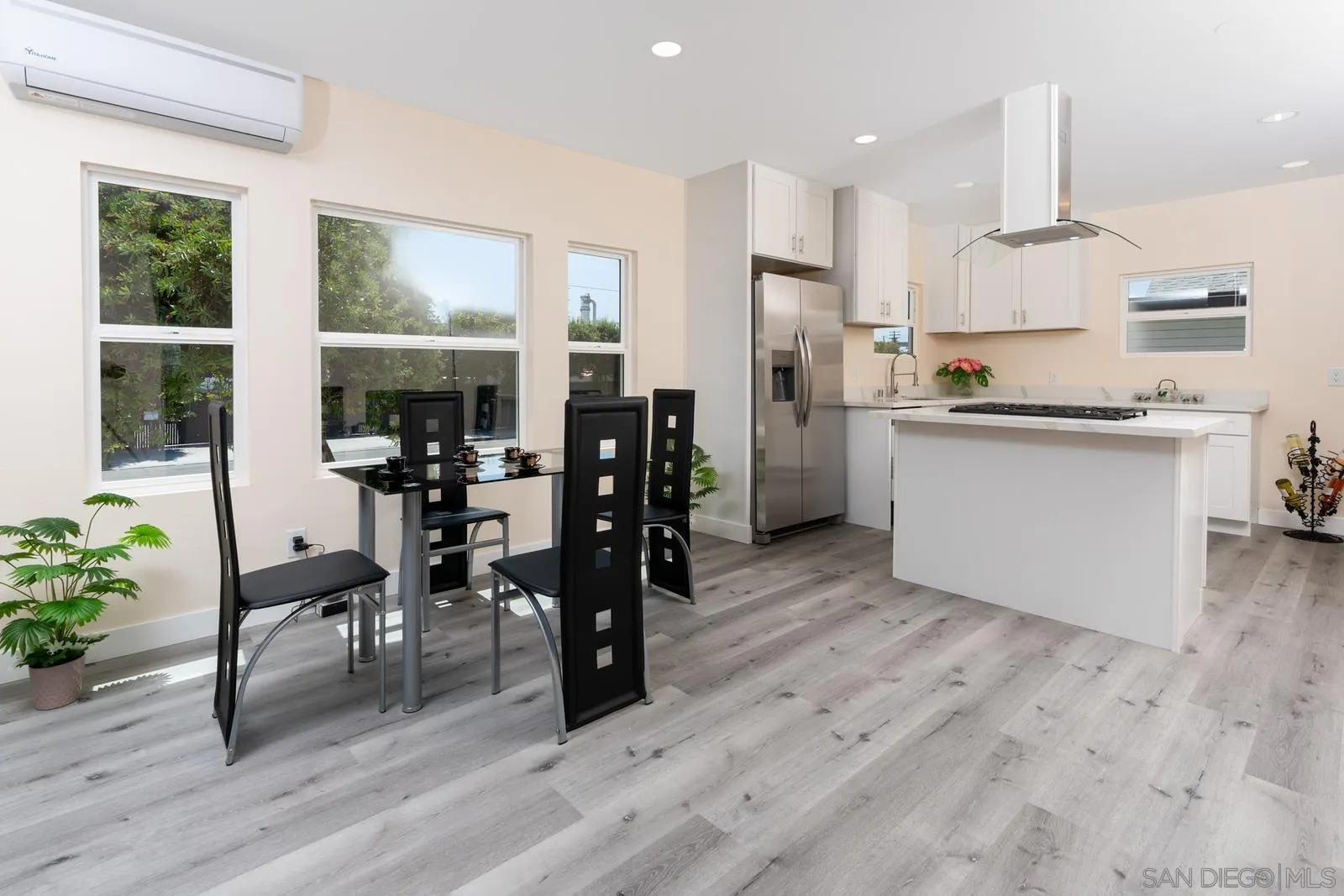 https://cdn.realtyfeed.com/cdn/127/250036549/4cc4b774a6affe7b96240c49aea450cb.webp