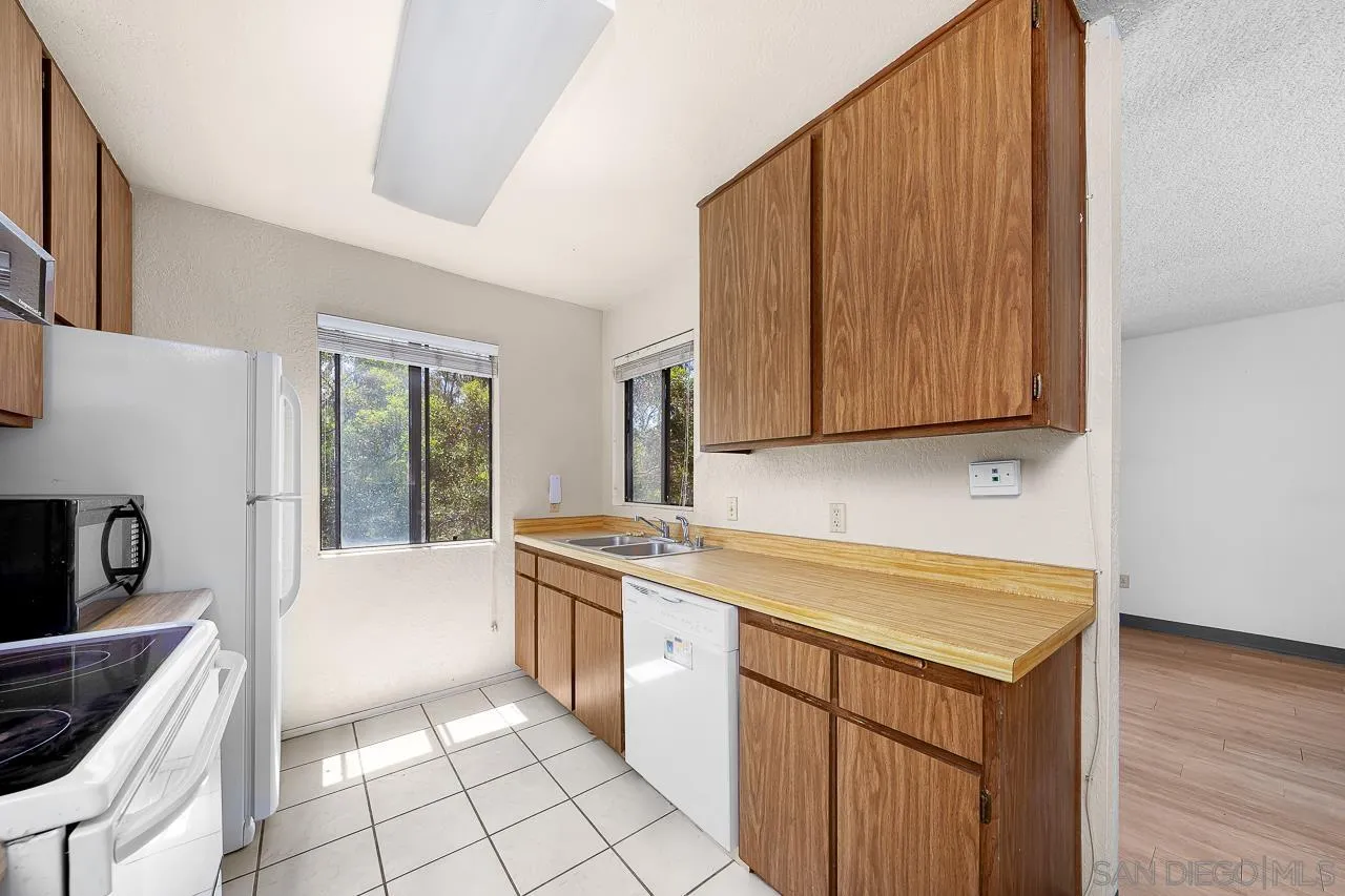 https://cdn.realtyfeed.com/cdn/127/250036554/464c6edc5b53318e8ca5c5960dd863cc.webp