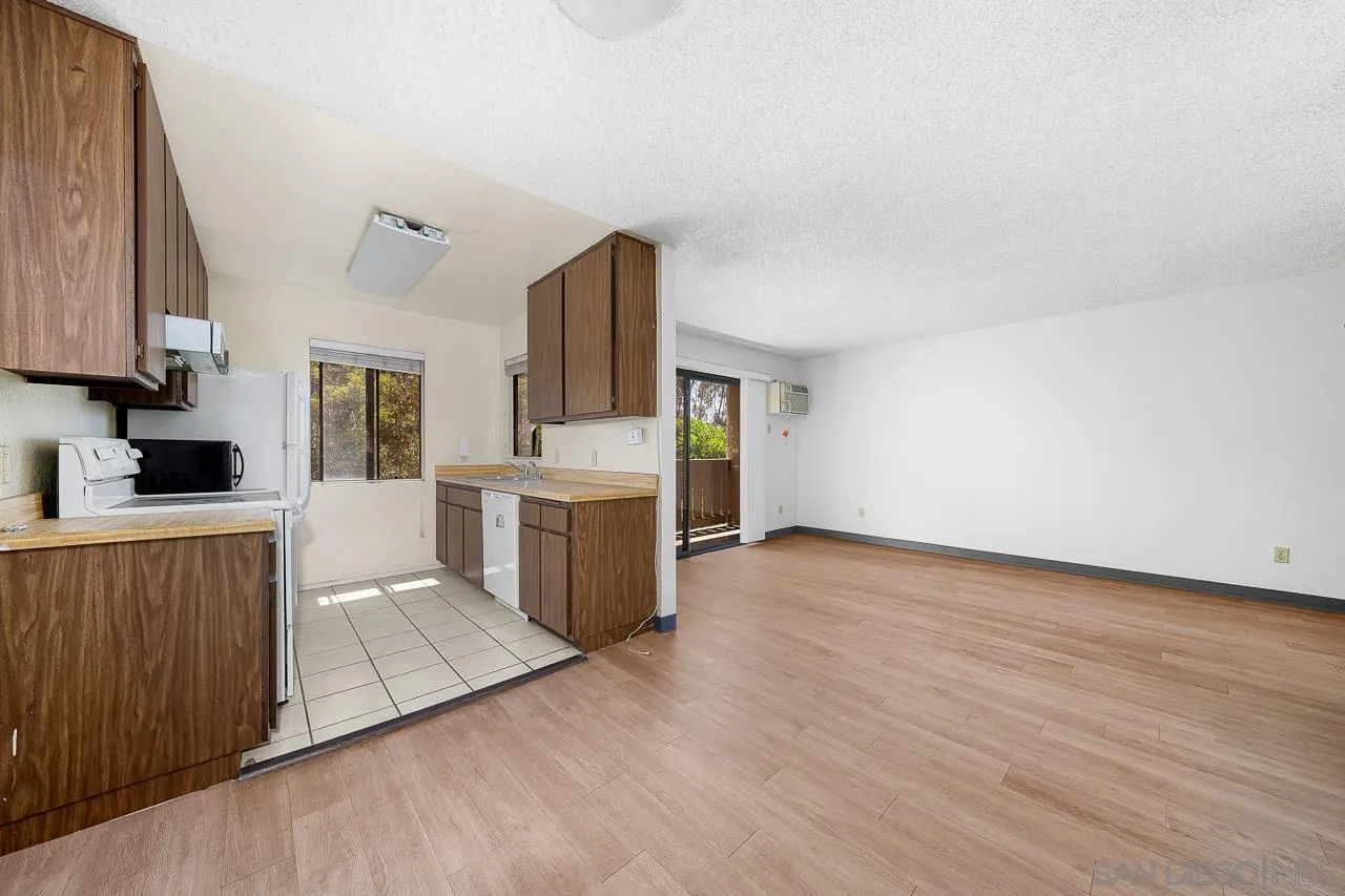 https://cdn.realtyfeed.com/cdn/127/250036554/7b7d0470e1fb048c1b121fafe6b7dbd7.webp
