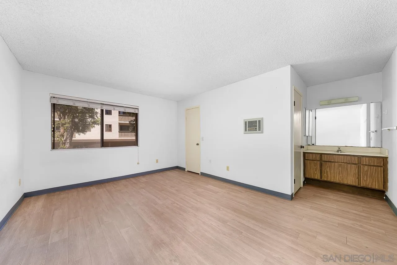 https://cdn.realtyfeed.com/cdn/127/250036554/ae152c3683b9f65fc7bf15ac10b403af.webp