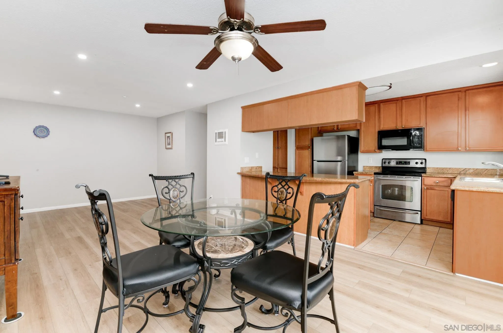 Photo #4: 250036557 Listing 