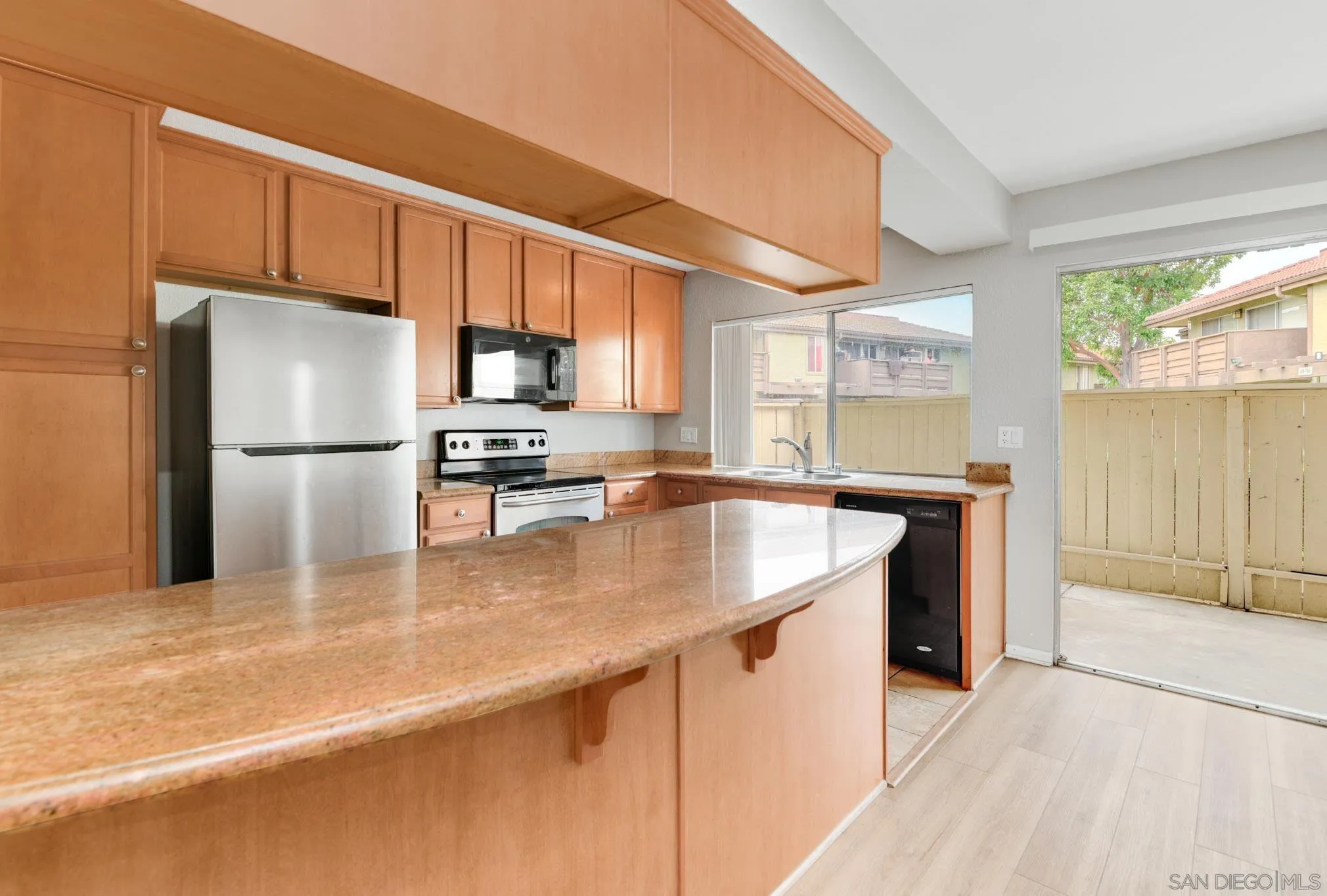 Photo #3: 250036557 Listing 