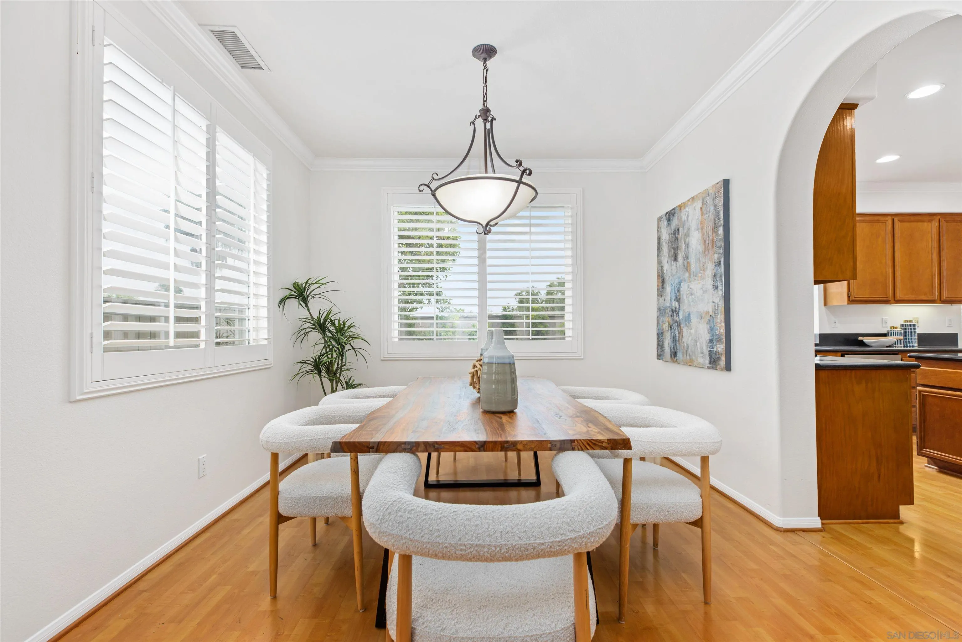 https://cdn.realtyfeed.com/cdn/127/250036558/2e8c0beead4ddf496ccd9bc3d1cdaf28.webp