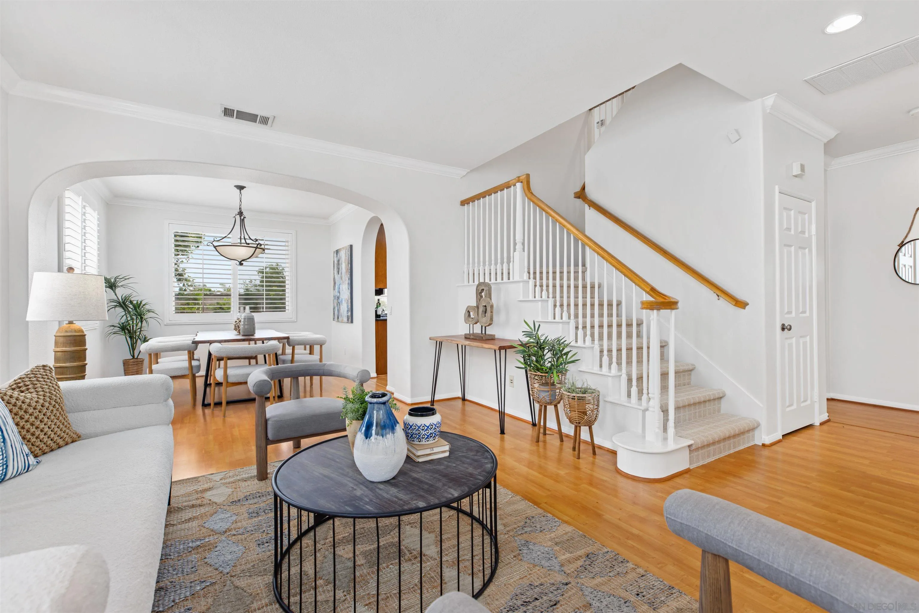 https://cdn.realtyfeed.com/cdn/127/250036558/92421de318125cda176844d28844c2e5.webp