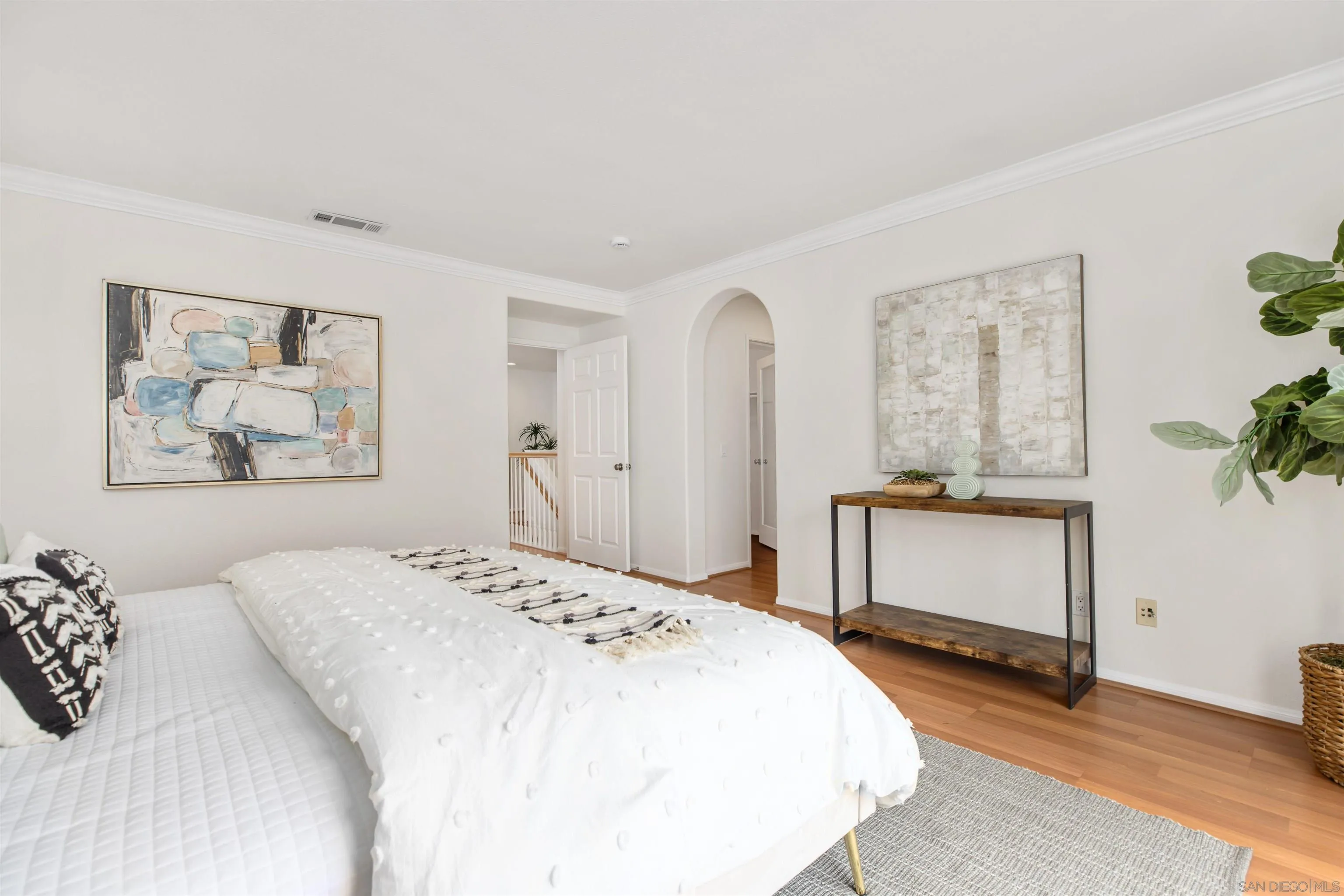 https://cdn.realtyfeed.com/cdn/127/250036558/99b7cb1e7e8fefaf6df10b84812fb7c5.webp