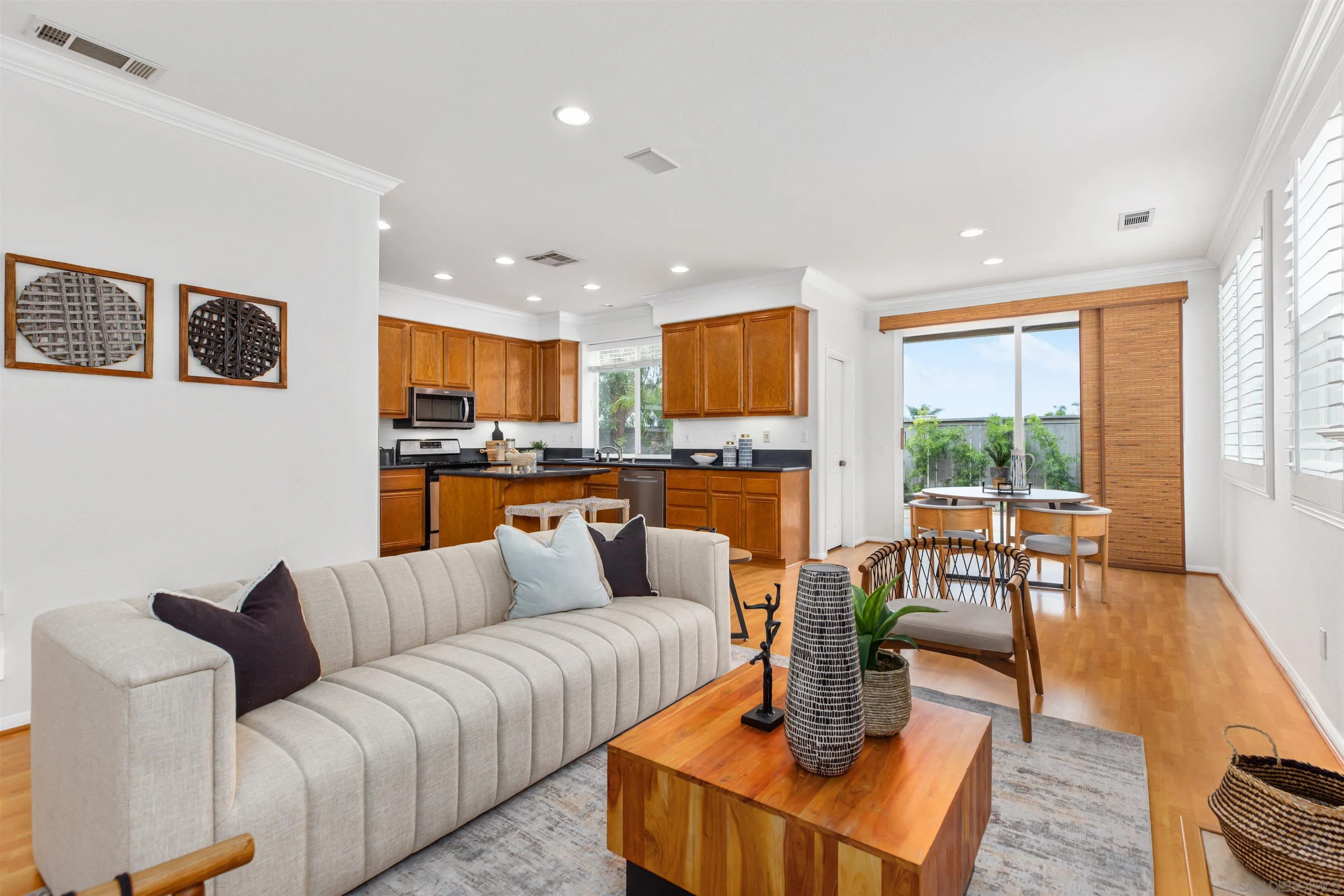 https://cdn.realtyfeed.com/cdn/127/250036558/aa88bf8e9d790fc309dd371fb7fa73f1.webp