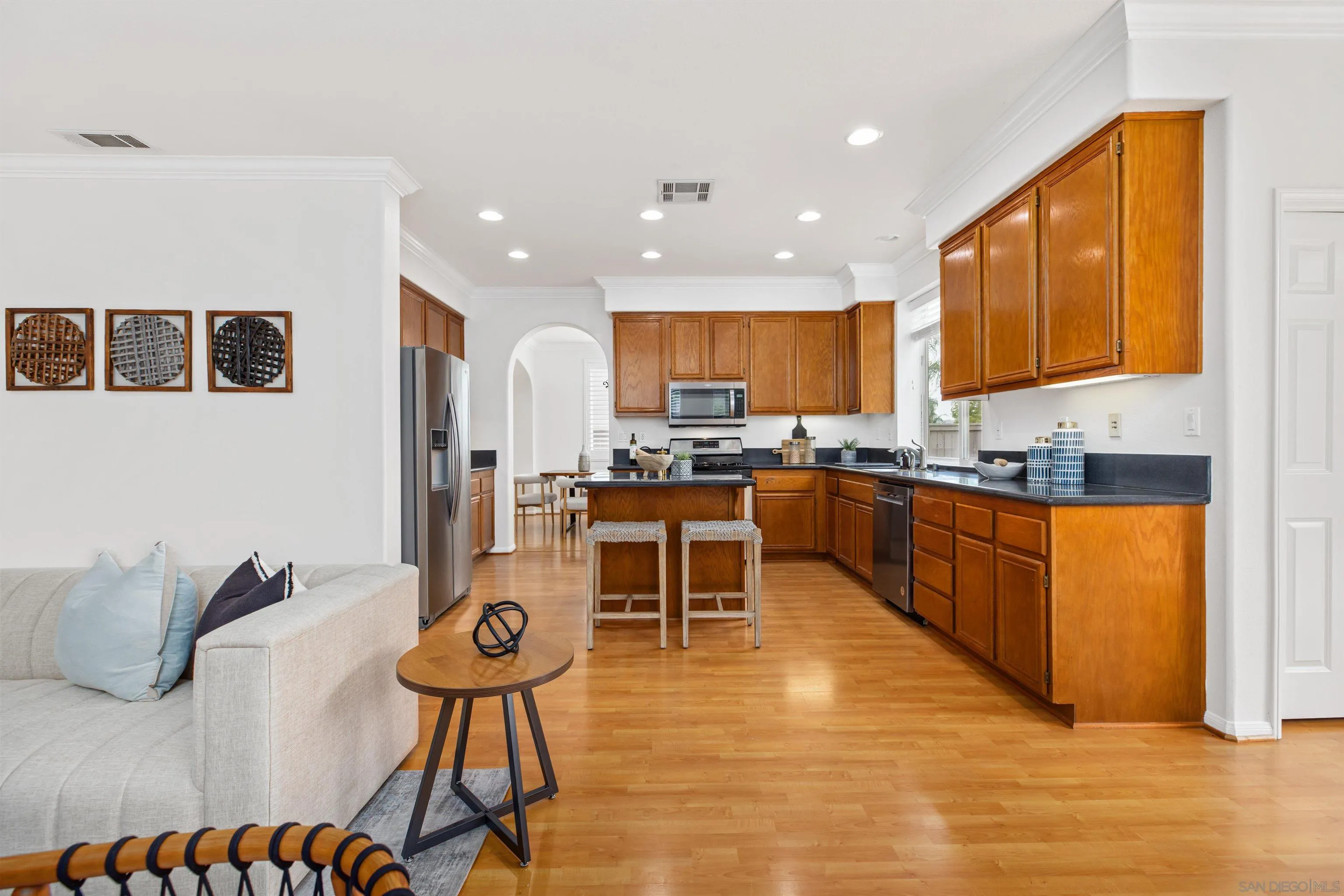 https://cdn.realtyfeed.com/cdn/127/250036558/c5f5e4e64e39b0a51494a2461551a1c1.webp