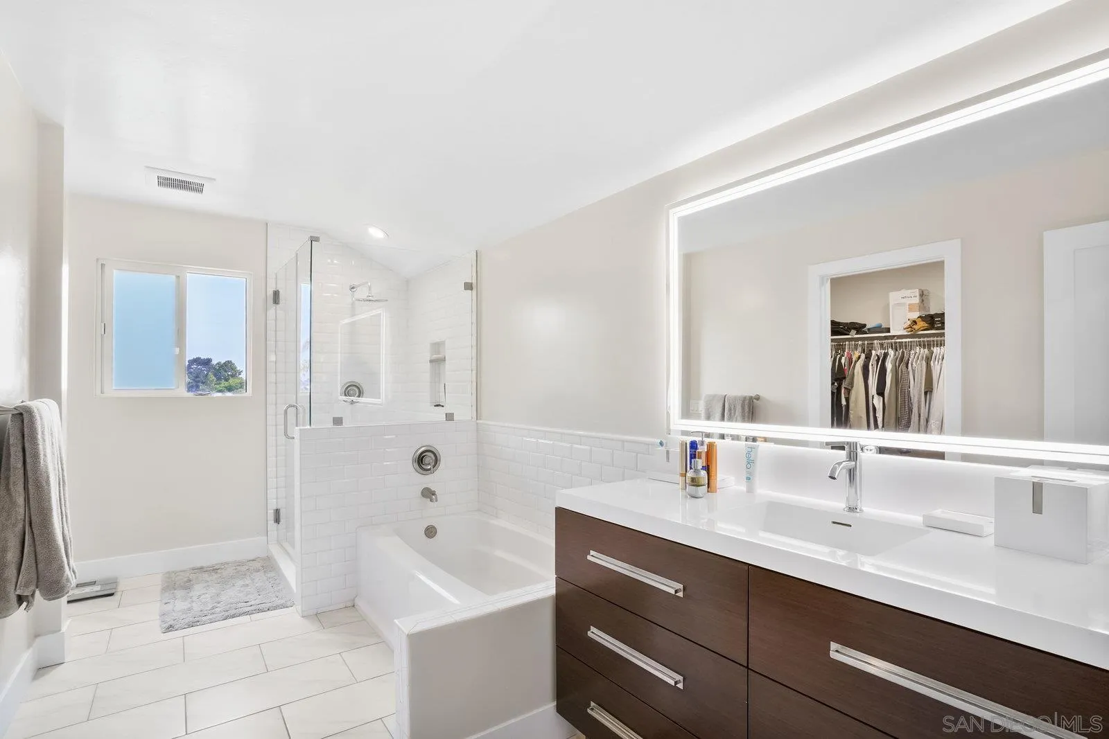 https://cdn.realtyfeed.com/cdn/127/250036559/d517930a92af3c4ab87215b8b7162214.webp