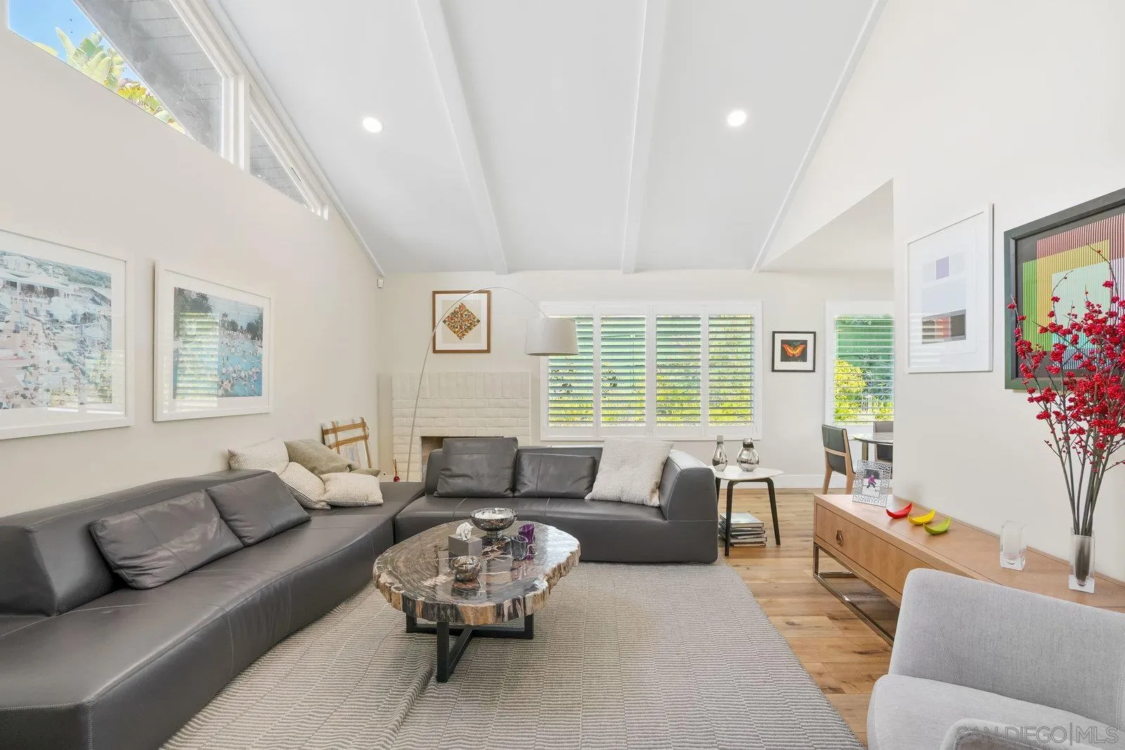 https://cdn.realtyfeed.com/cdn/127/250036559/eacd072f79d22ed0cb352d341af7dff8.webp