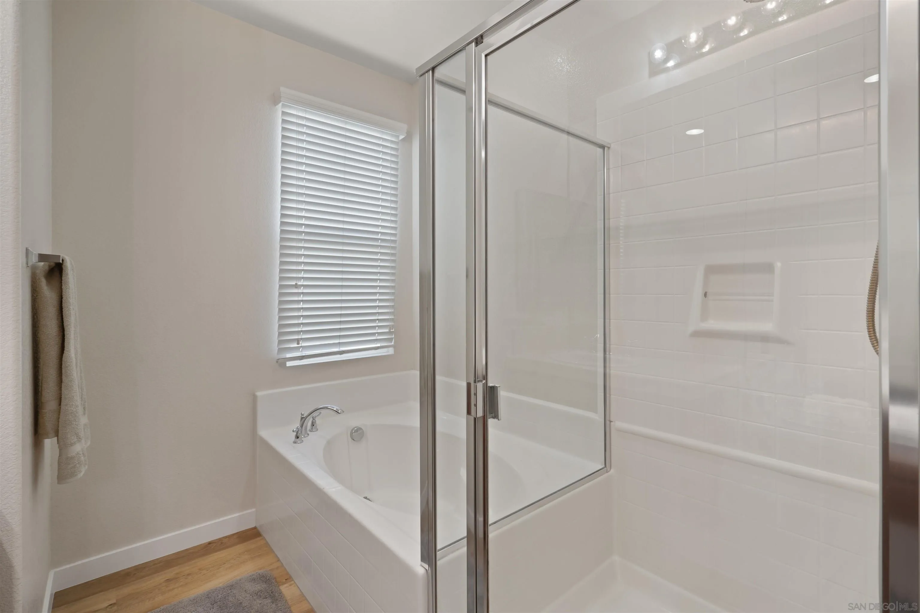 https://cdn.realtyfeed.com/cdn/127/250036561/1a7db37a6587edd6799c26668749ae4c.webp