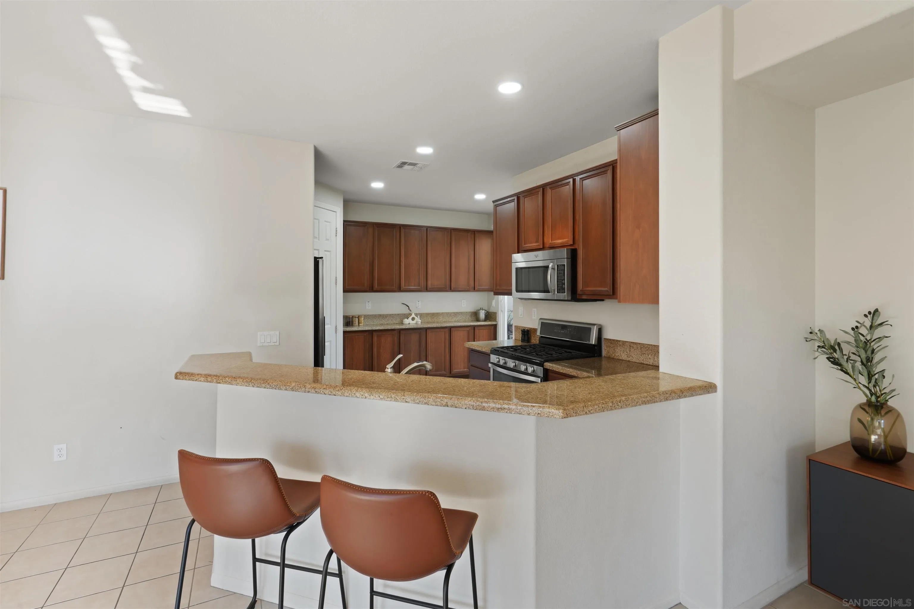 https://cdn.realtyfeed.com/cdn/127/250036561/3ff8d7306a590688578265b202b93812.webp