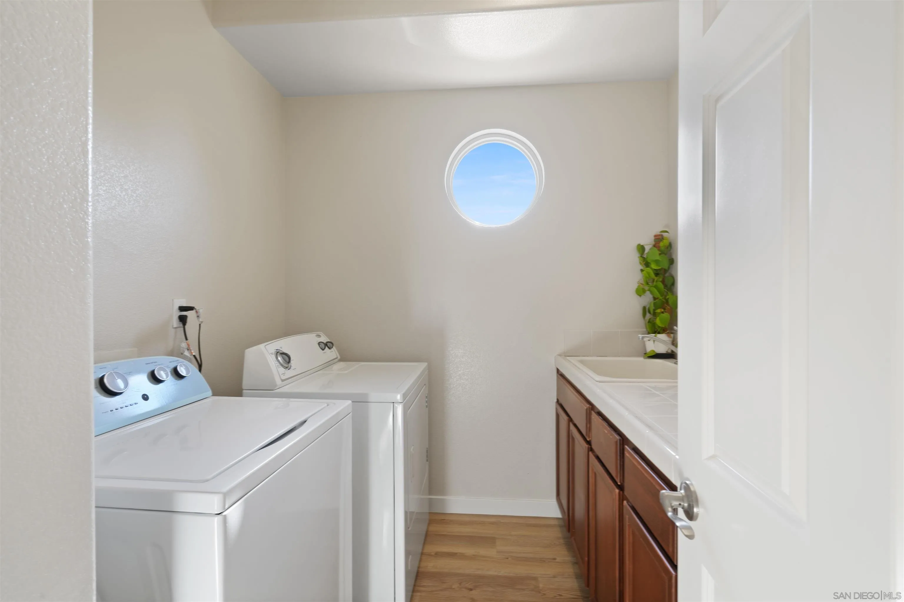 https://cdn.realtyfeed.com/cdn/127/250036561/680d4ad56d41ee1cbfe41f0ae4e7771f.webp