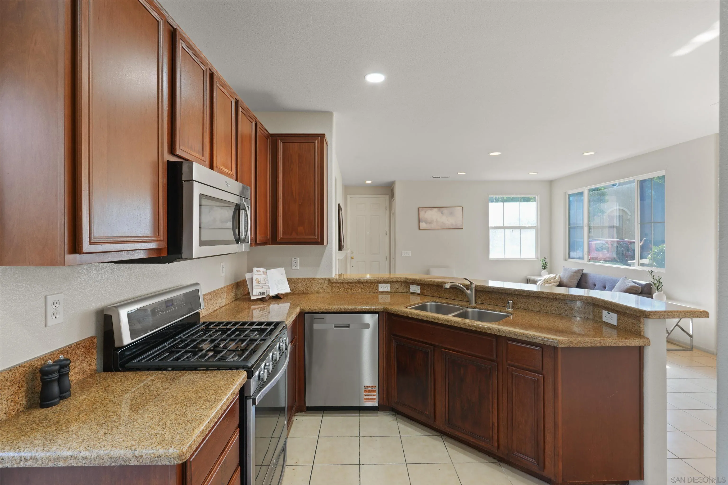 https://cdn.realtyfeed.com/cdn/127/250036561/72f1fb2885ee65a6c2ac21d805c4ce90.webp