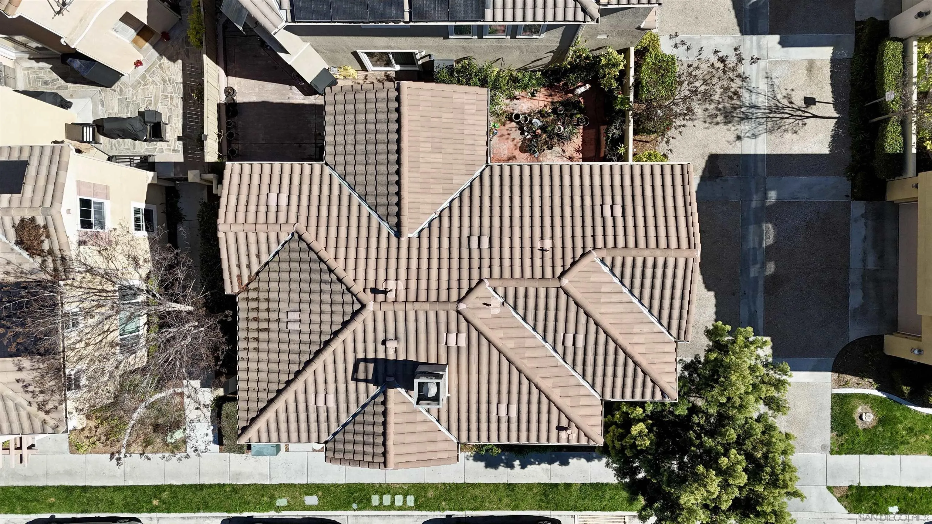 https://cdn.realtyfeed.com/cdn/127/250036561/7f30f422923411b22b7e97428bb22033.webp