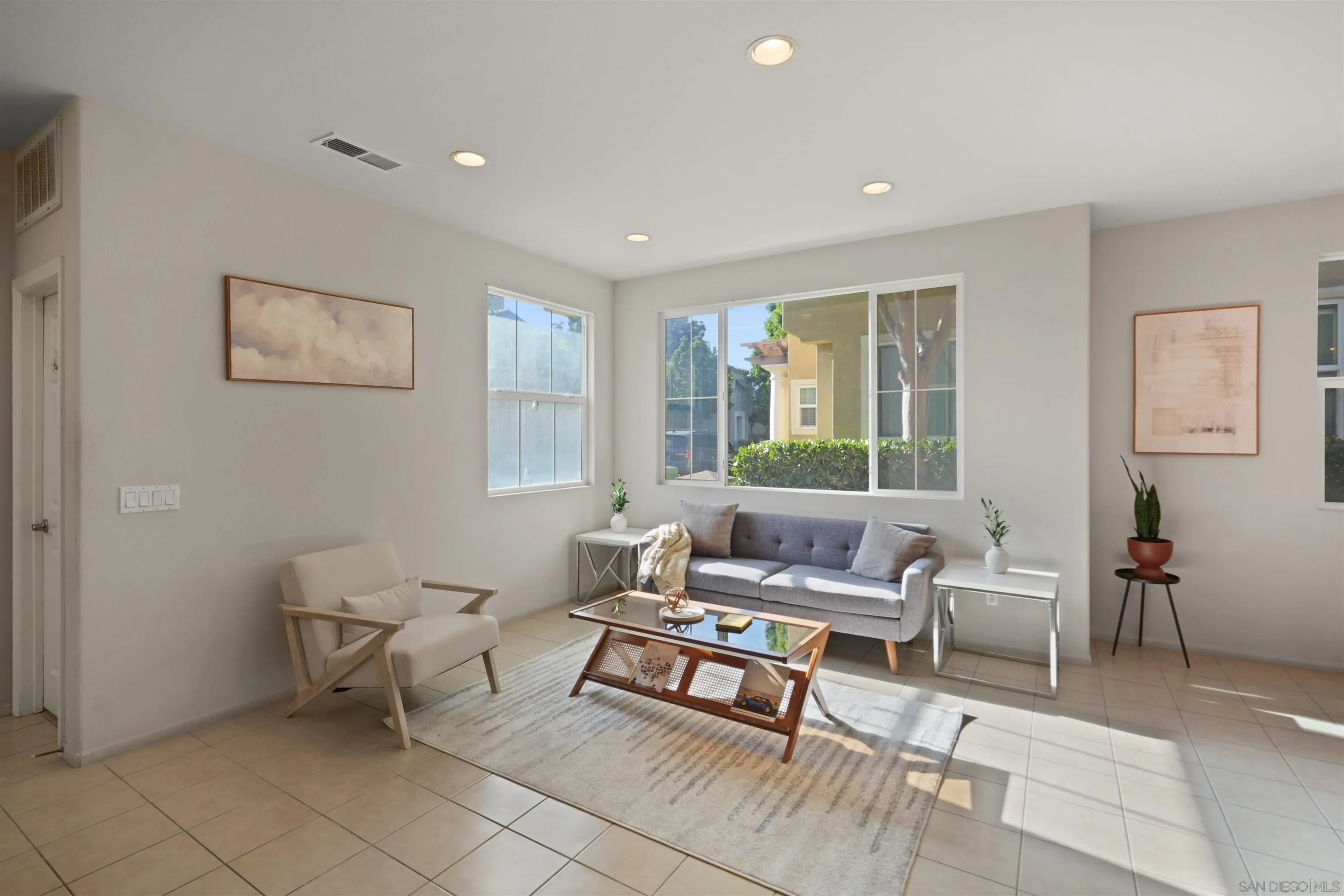https://cdn.realtyfeed.com/cdn/127/250036561/8b8785fd15f43ab677ce23602f381555.webp
