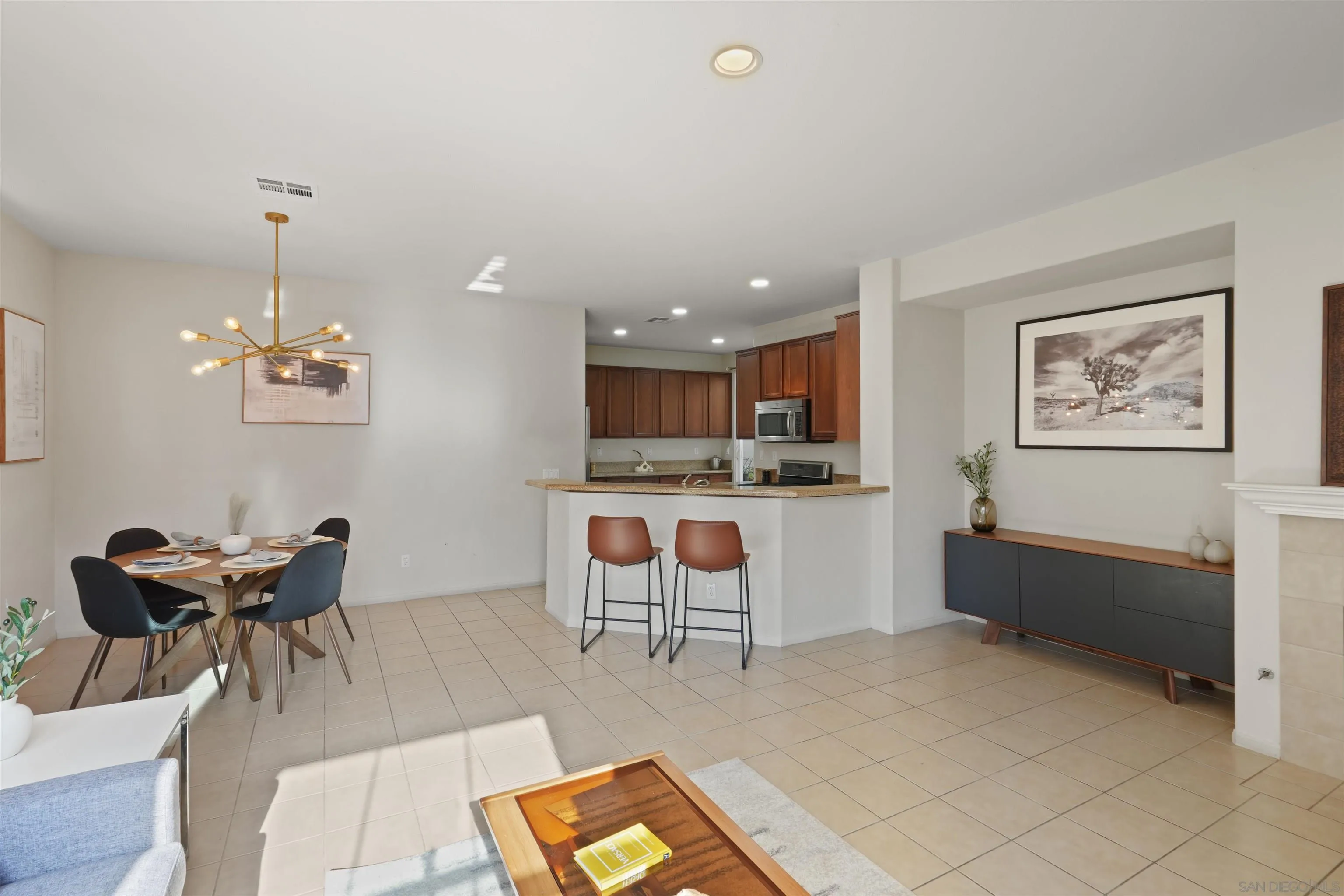 https://cdn.realtyfeed.com/cdn/127/250036561/8bb5e0e14c2465ad72278bf47a2ebdf1.webp