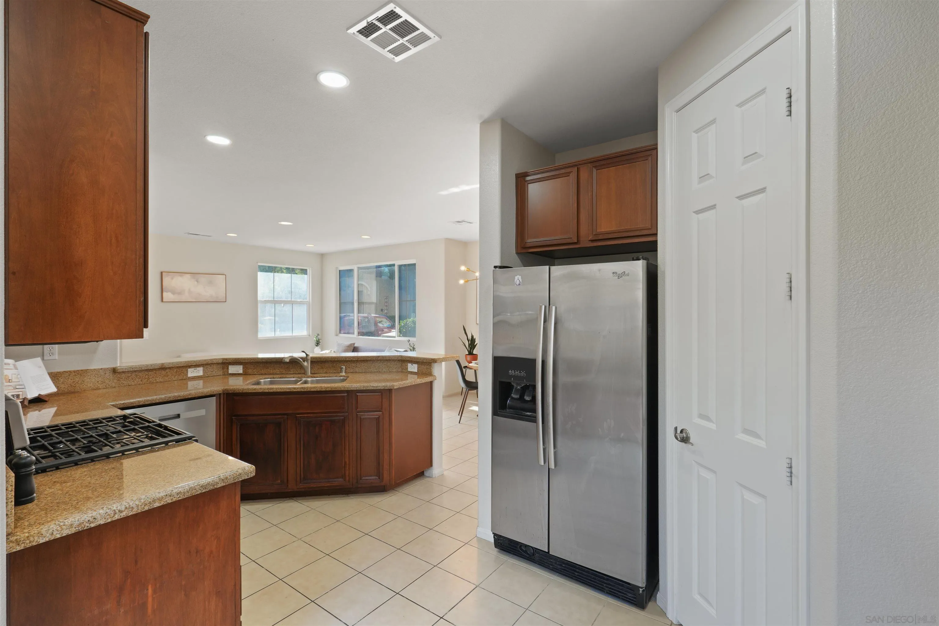 https://cdn.realtyfeed.com/cdn/127/250036561/aad563909bed676ecd41e3bc2c818cb1.webp