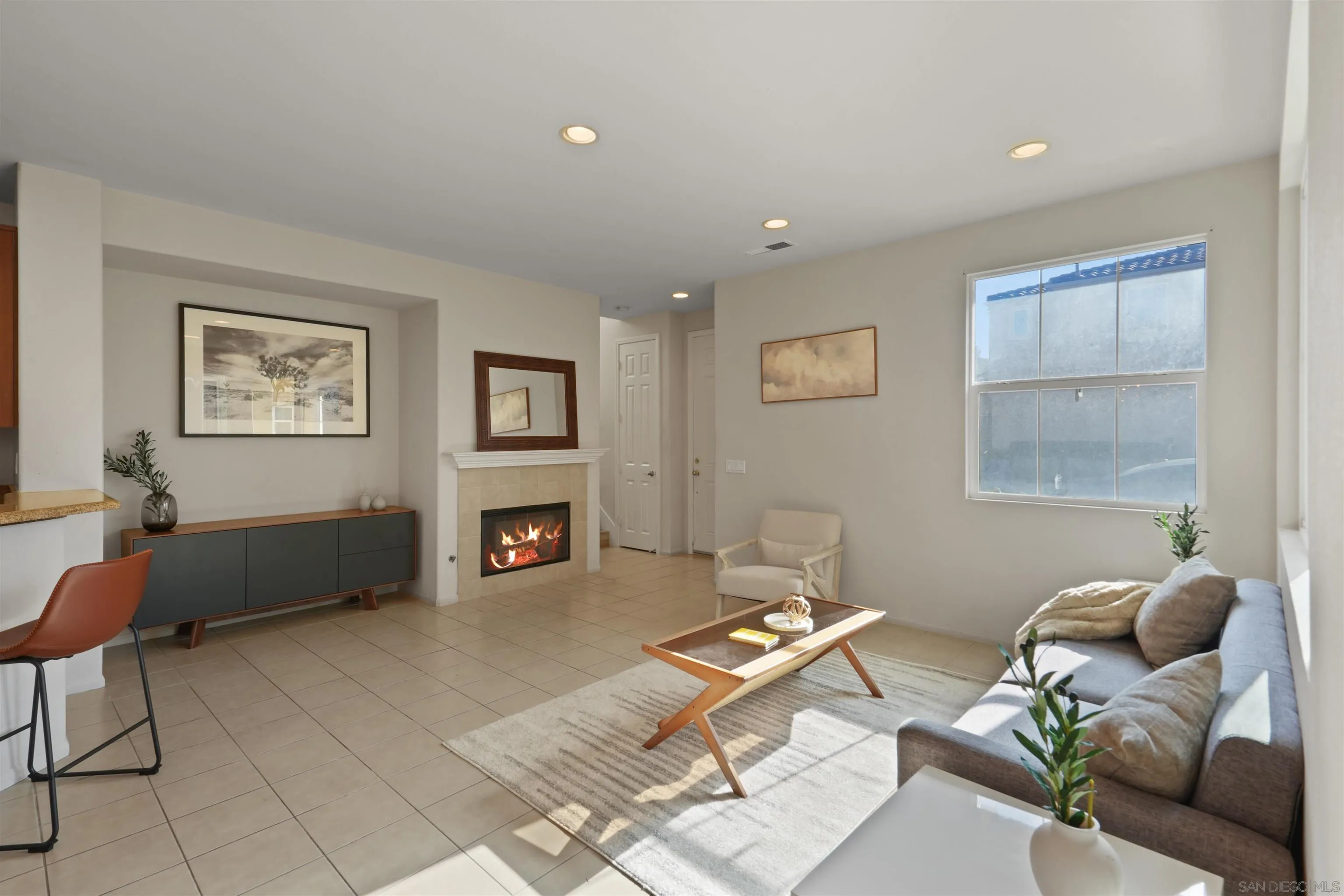https://cdn.realtyfeed.com/cdn/127/250036561/cb0f4d936cfe964e15087db16fe4242b.webp