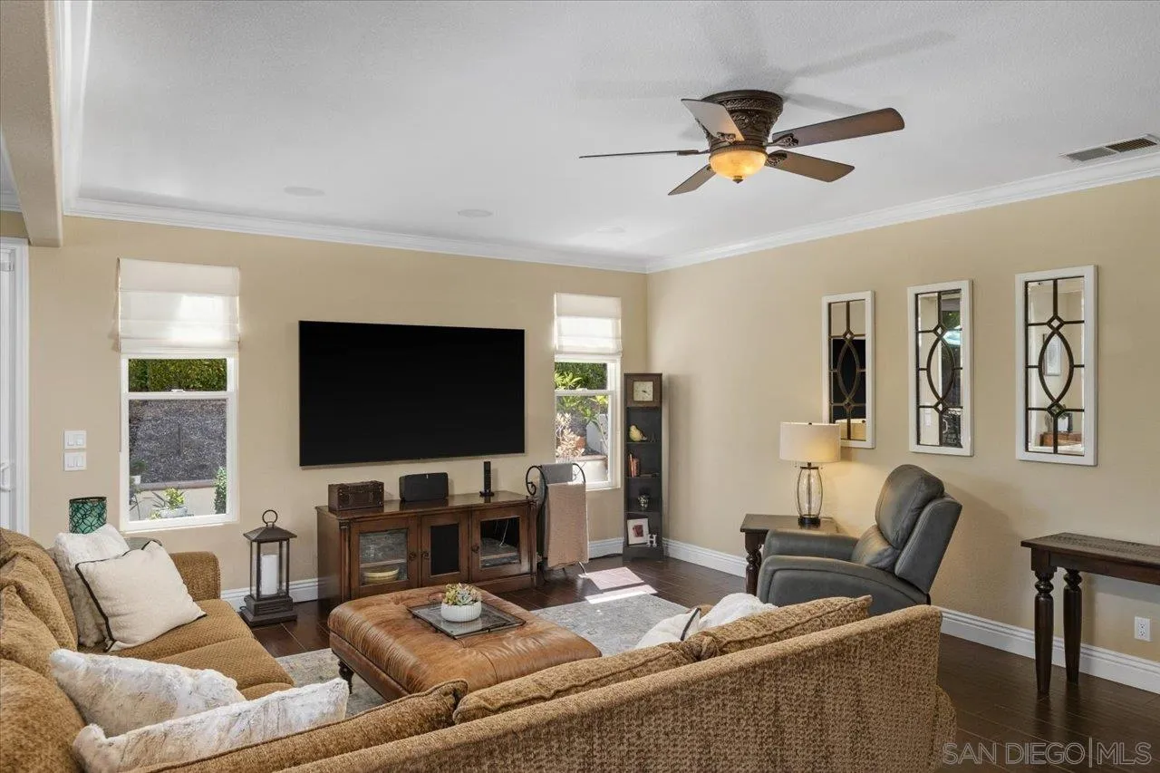 https://cdn.realtyfeed.com/cdn/127/250036563/8cc74ed34830b2b15b4eea278f7b741f.webp