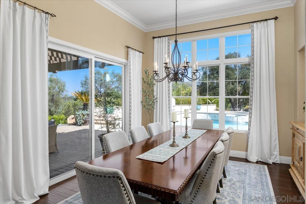 https://cdn.realtyfeed.com/cdn/127/250036563/bd2764d0df63f51954555728704a345b.webp