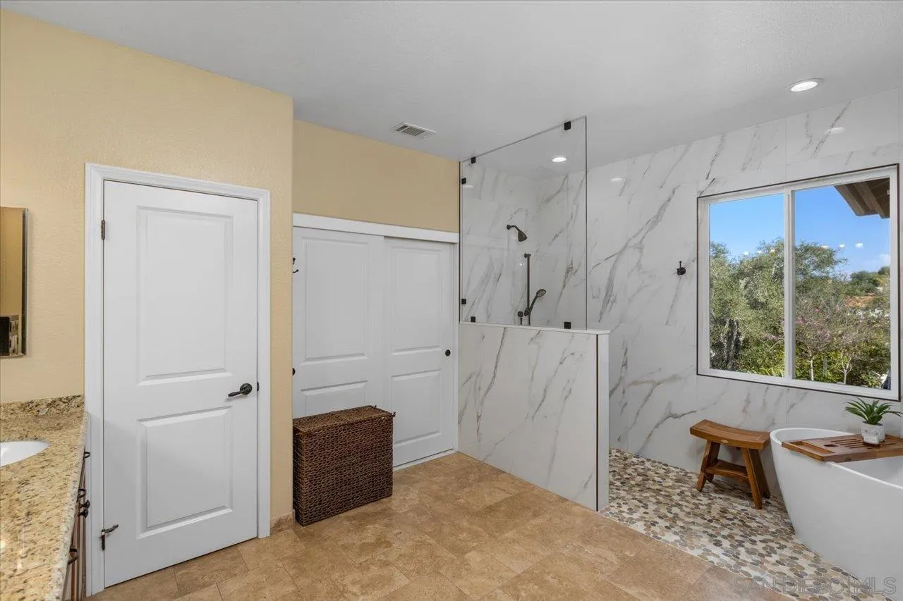 https://cdn.realtyfeed.com/cdn/127/250036563/d442d1f162b6e02b65de6f85fde66cd7.webp