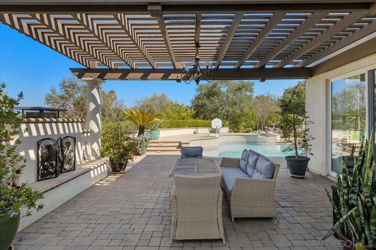 https://cdn.realtyfeed.com/cdn/127/250036563/fef2aa4702e7c6d1523fccb9d4a0d37b.webp