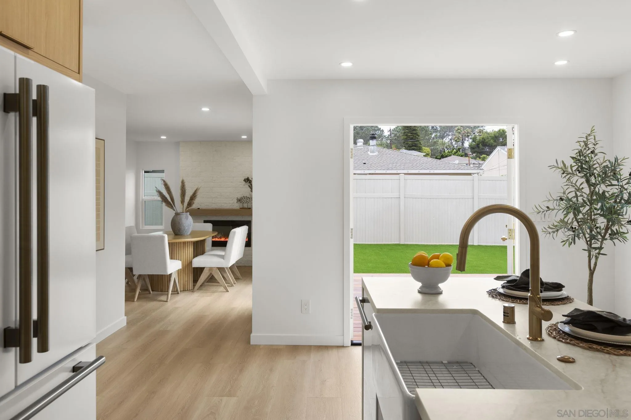 https://cdn.realtyfeed.com/cdn/127/250036565/28eda5a15e81befa47f6d0ecf8f9e6be.webp