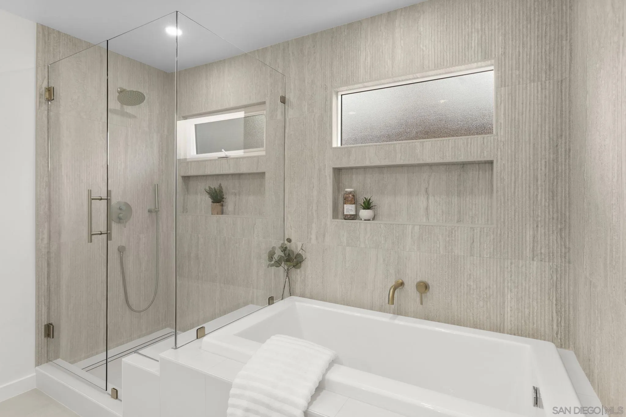 https://cdn.realtyfeed.com/cdn/127/250036565/70992811e0f9afd2c272117002980032.webp
