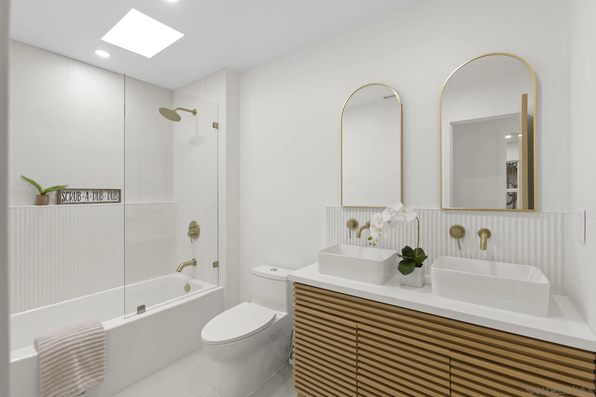 https://cdn.realtyfeed.com/cdn/127/250036565/85b83185afcd62914bd526ca60f1f9de.webp