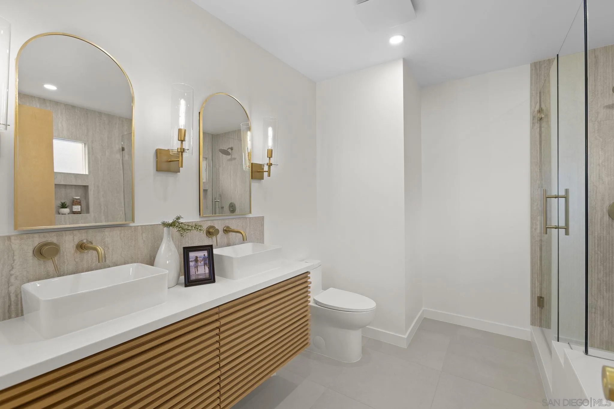 https://cdn.realtyfeed.com/cdn/127/250036565/a1d8114cff15c65fedf562283eb69c3e.webp