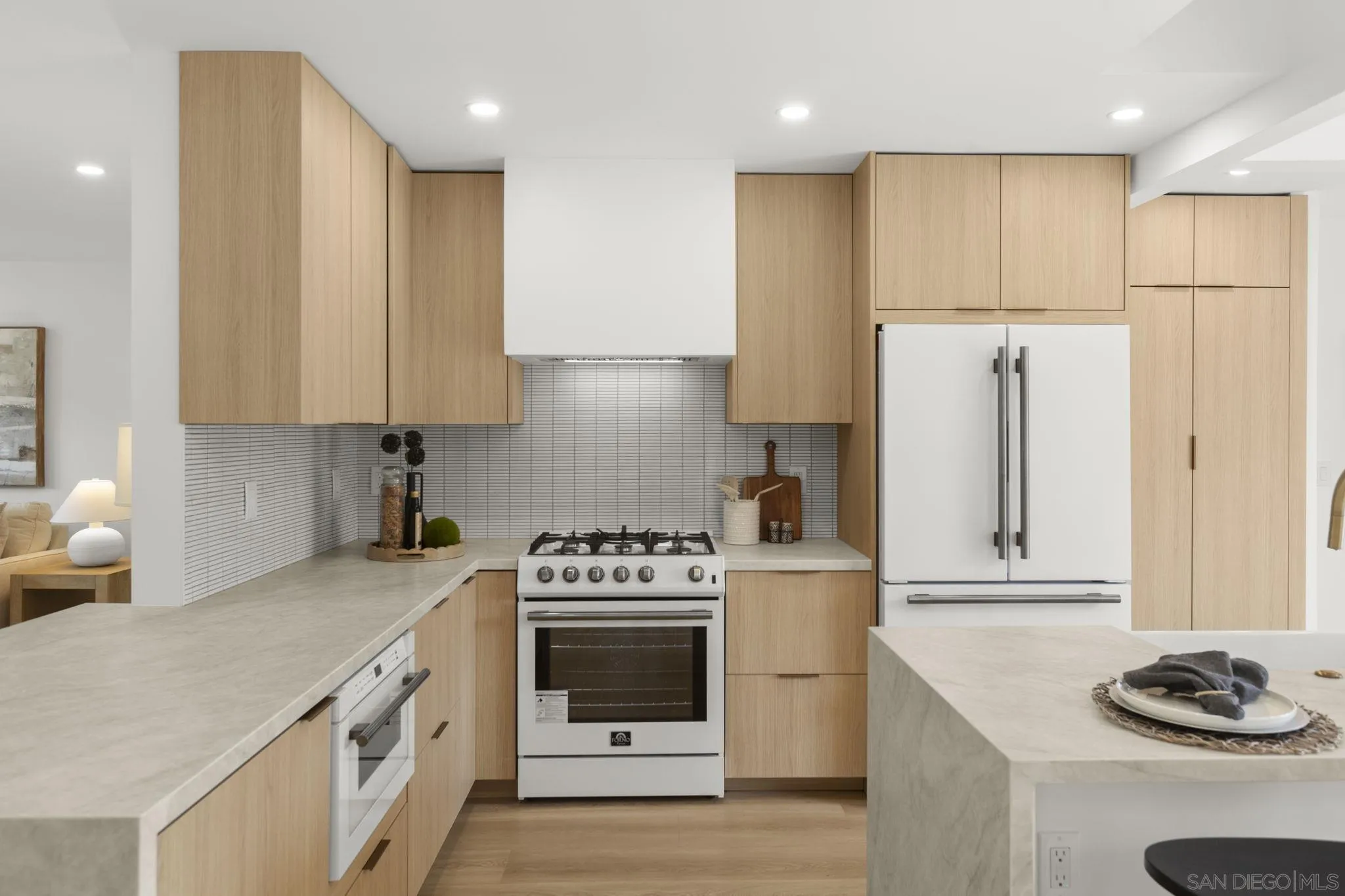 https://cdn.realtyfeed.com/cdn/127/250036565/e414aaf34ea258298ec8d960808ba047.webp