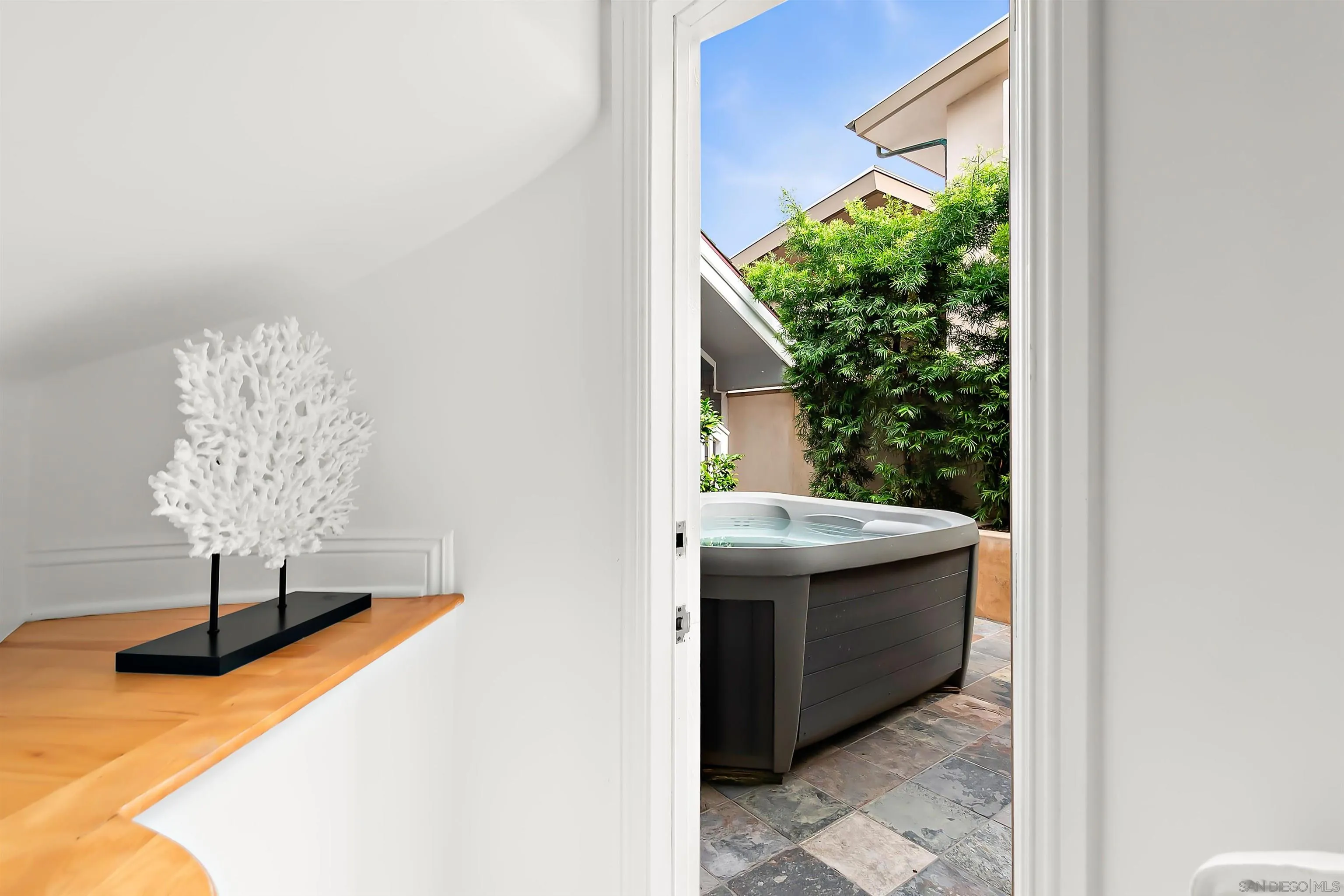 https://cdn.realtyfeed.com/cdn/127/250036566/00b2b20fad8e0df0473bde24dc0476a5.webp
