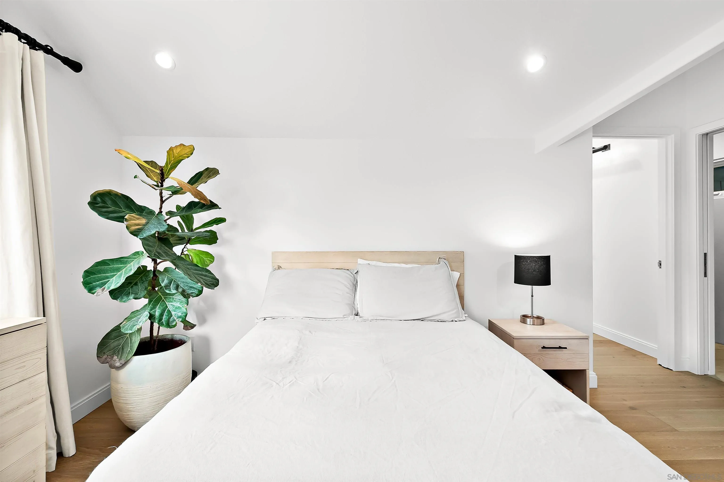 https://cdn.realtyfeed.com/cdn/127/250036566/32ad2c1218071af78e5631ce86515240.webp