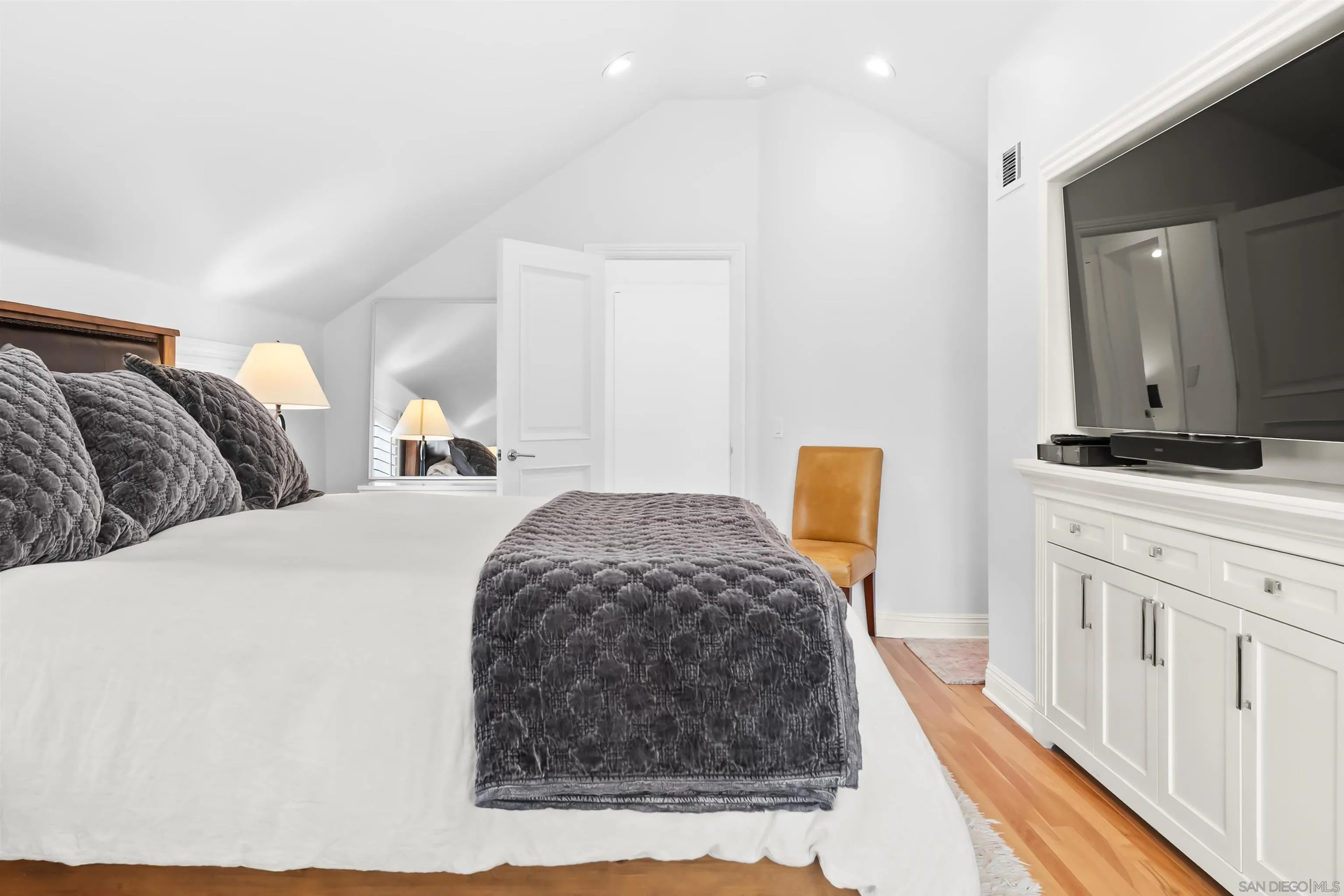 https://cdn.realtyfeed.com/cdn/127/250036566/3b6806cc126bccf1c03c23d7f12cda43.webp