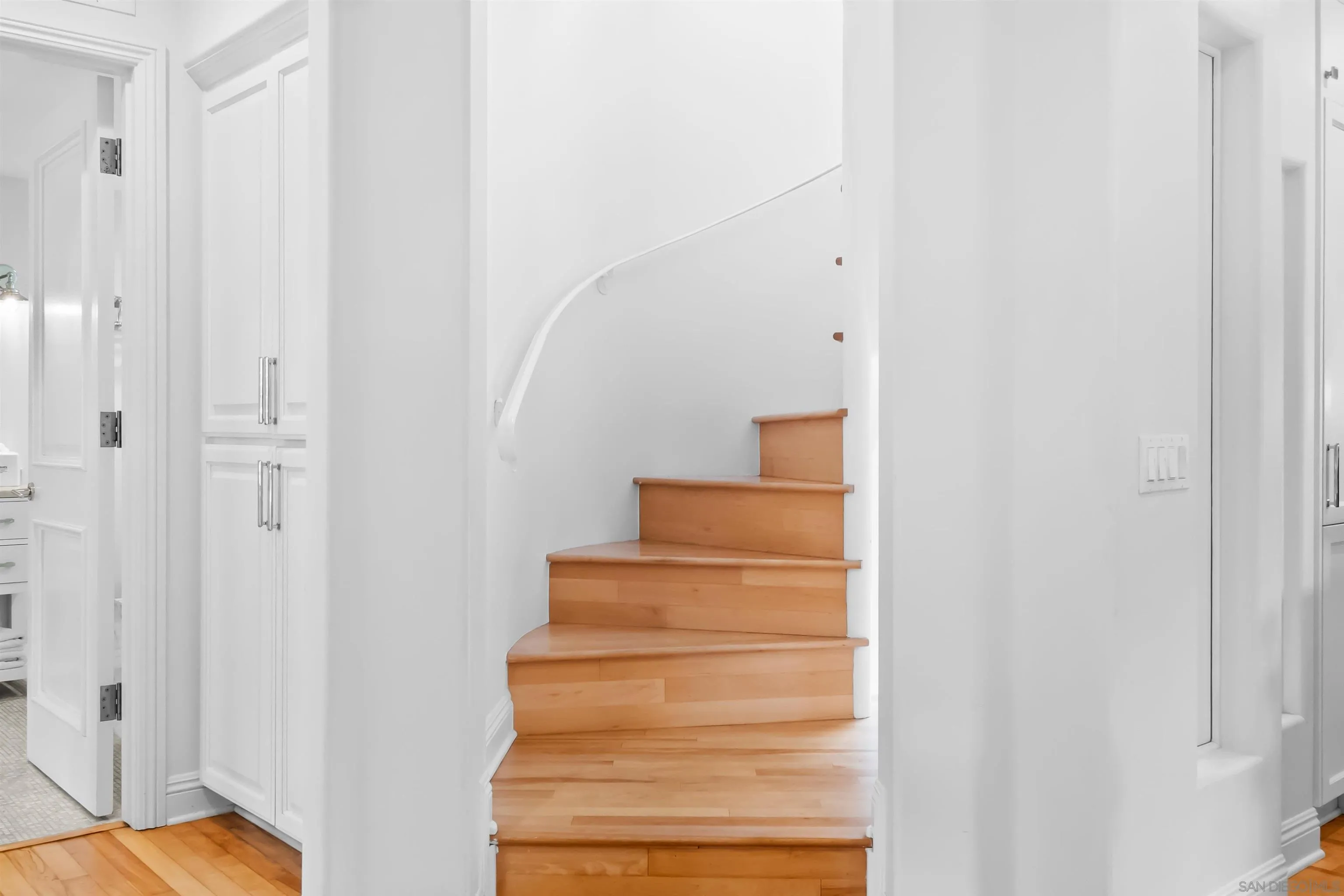 https://cdn.realtyfeed.com/cdn/127/250036566/70a719176514961f5d59eabc147f520b.webp
