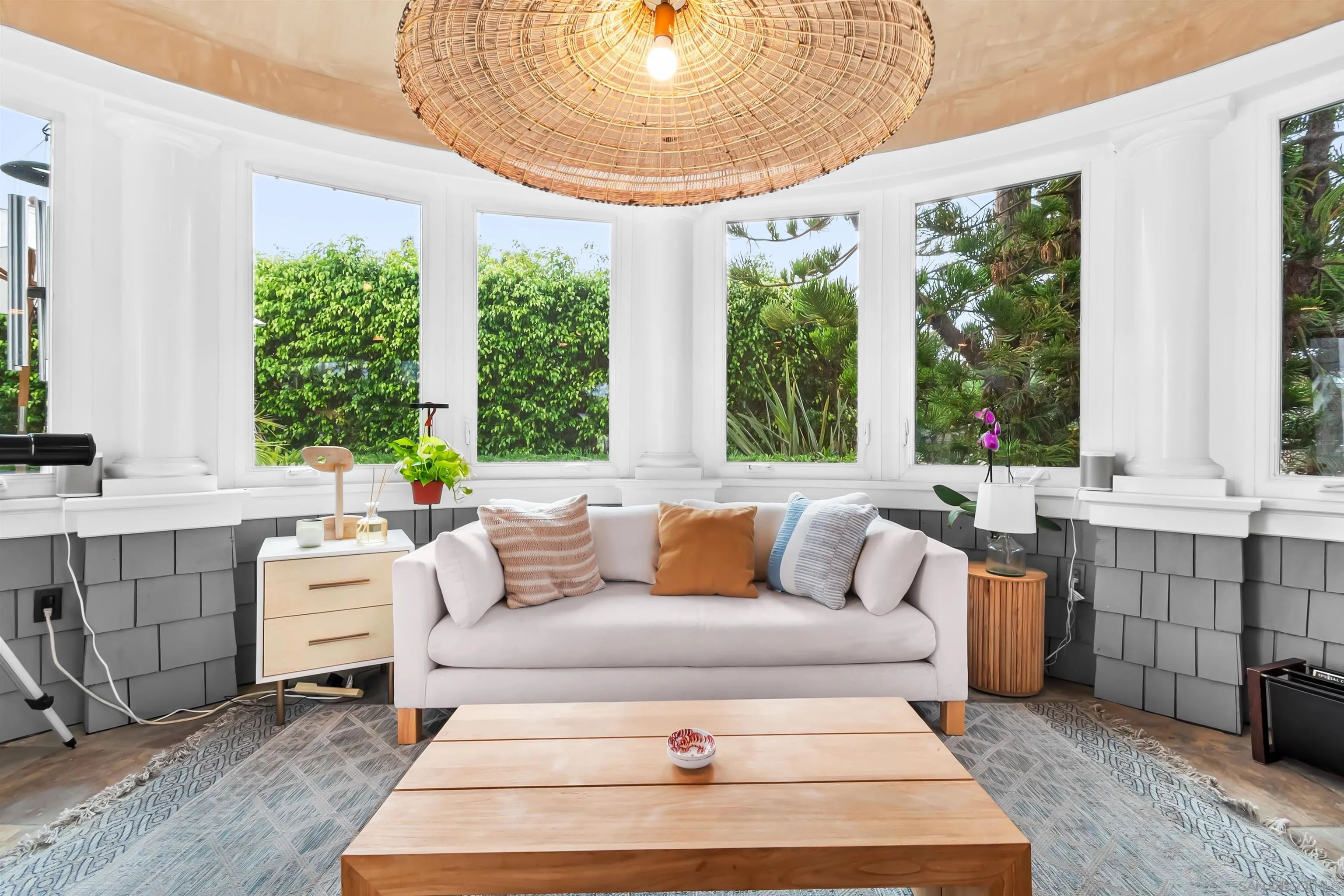 https://cdn.realtyfeed.com/cdn/127/250036566/a7bae73e96123cde90791b143f7b4f65.webp
